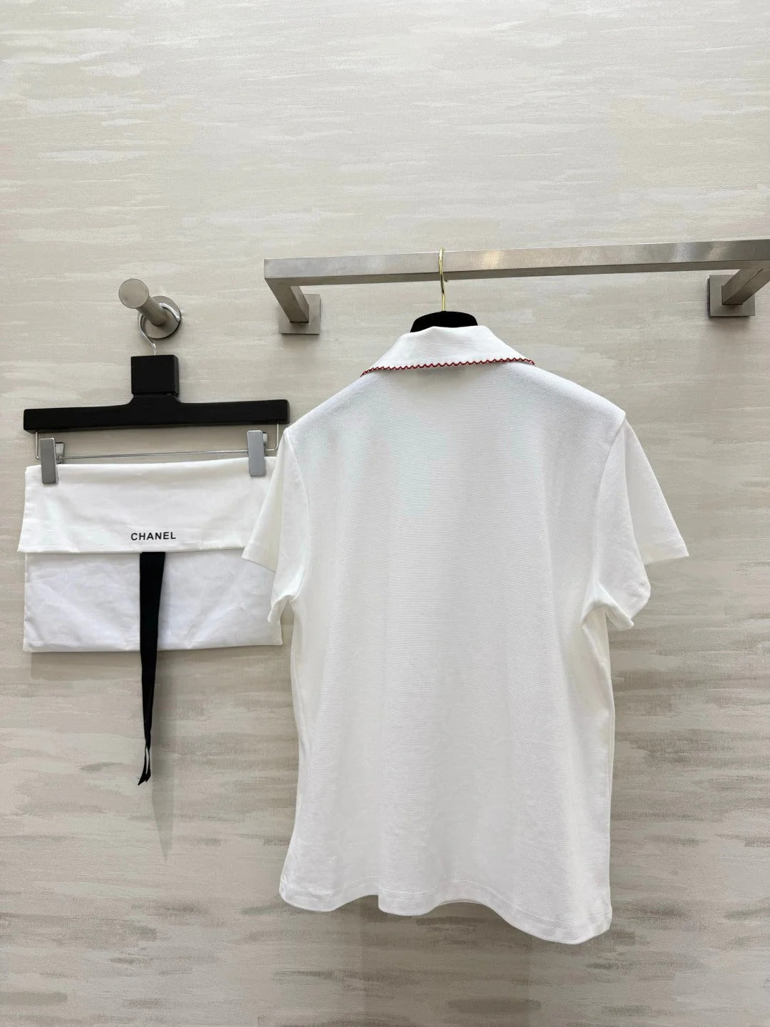 Chanel 2026 Red-Trimmed Peter Pan Collar Polo Short-Sleeve White Cotton 666394