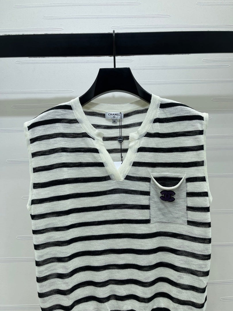 Chanel 2026 Color-blocked Striped V-neck Vest Black Cream Cotton 380675
