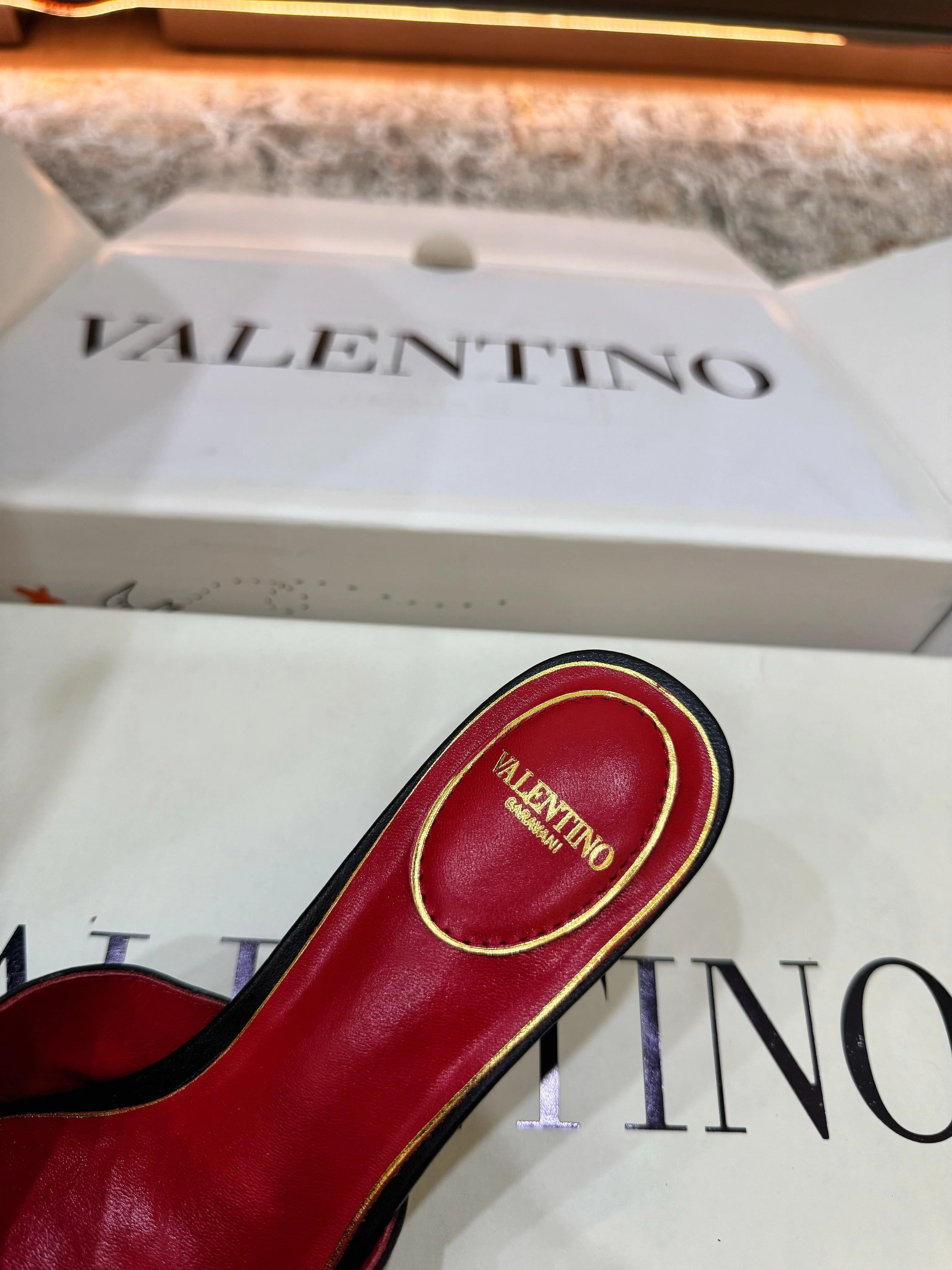 VT 26s Slide Sandals 55 Black Red Cowhide 709639