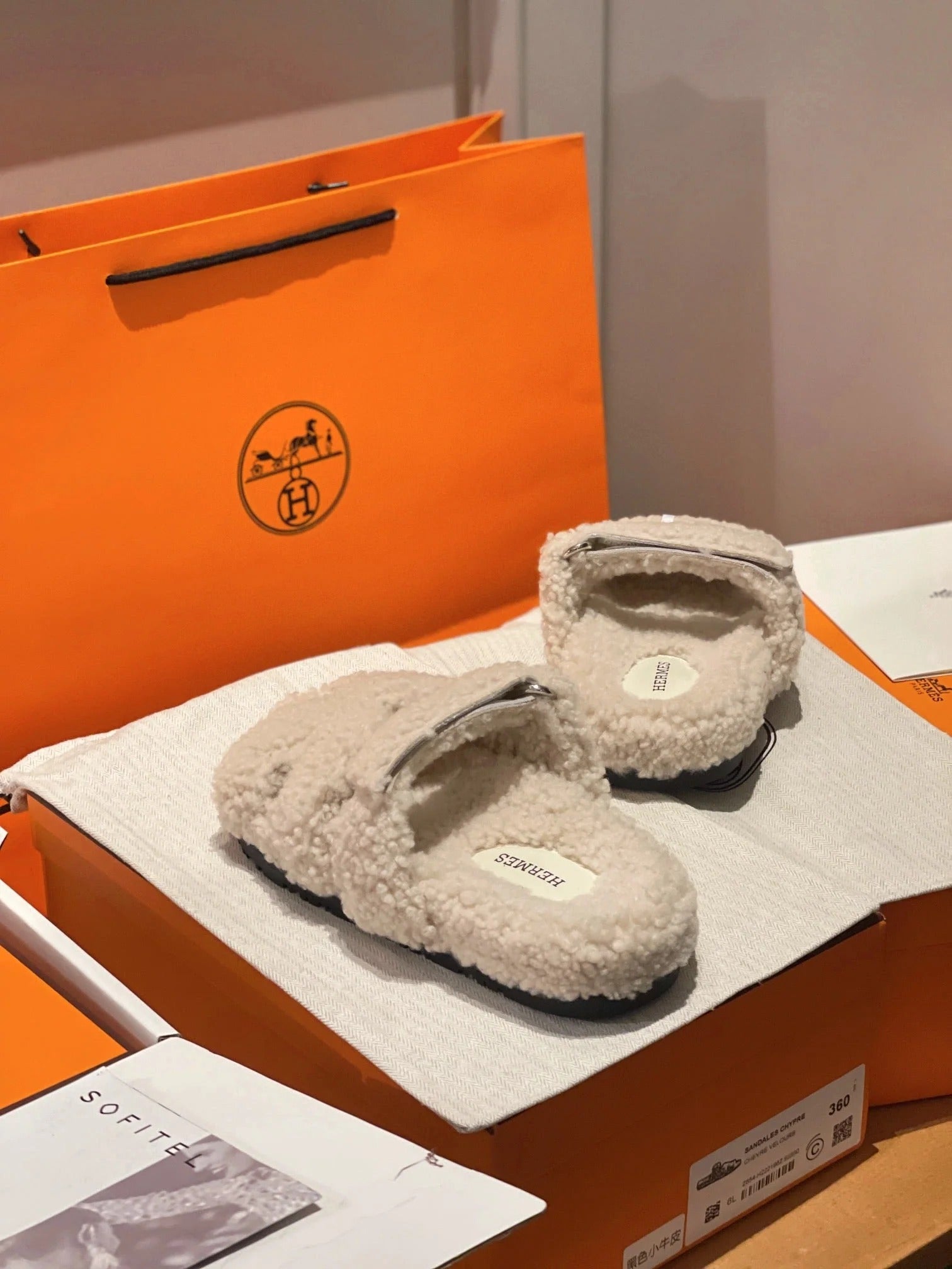 Hermes 2026 Chypre Sandal Shearling 942987