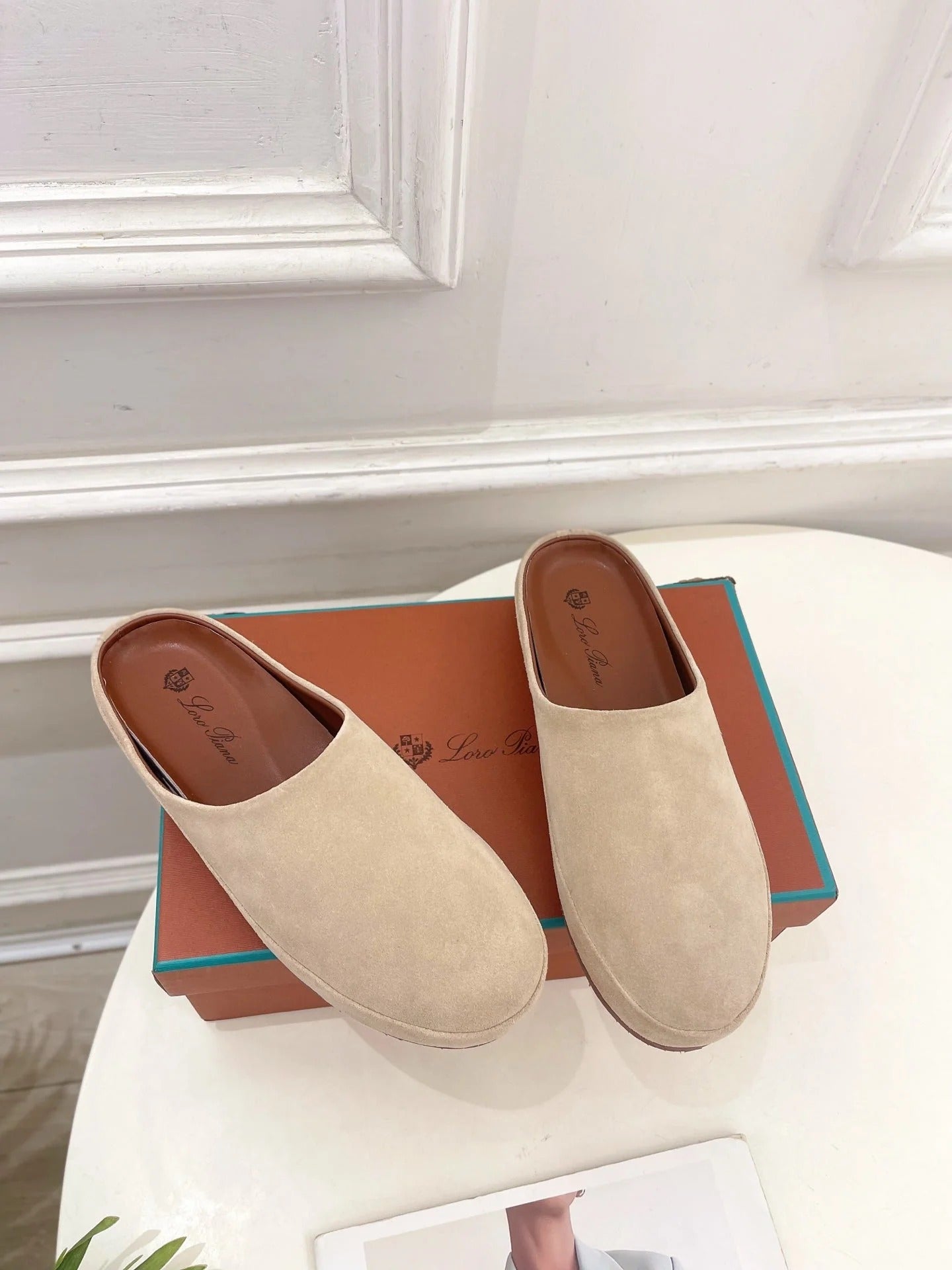 LP 25S MULES IN WARM BEIGE SUEDE