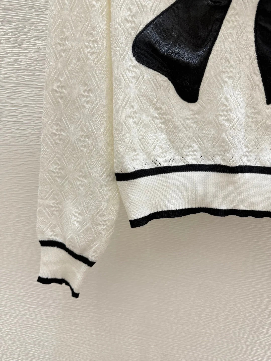 Chanel 2026 Bow Beaded Sailor Collar Knit Long Sleeve White Black Wool 913499