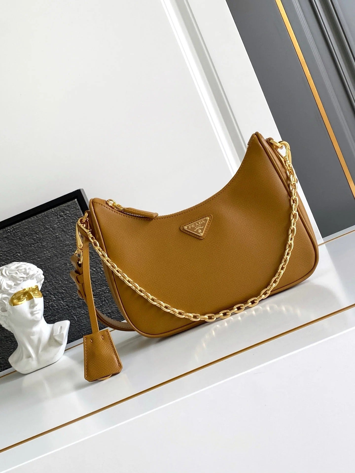 Prada Re-Edition 2005 Bag 22cm Saffiano Leather