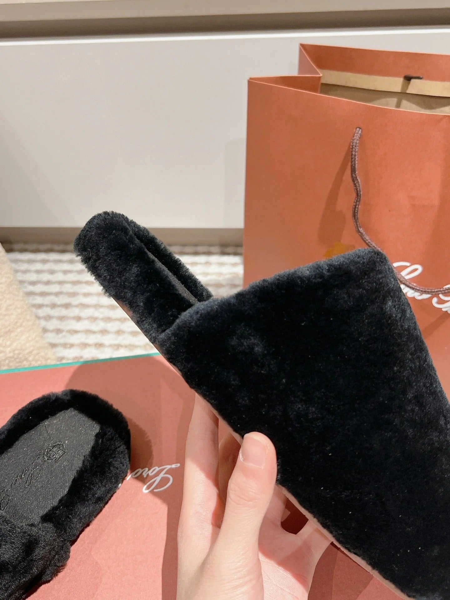 LP NATURAL WINTERCOZY WOOL BLACK SLIPPERS