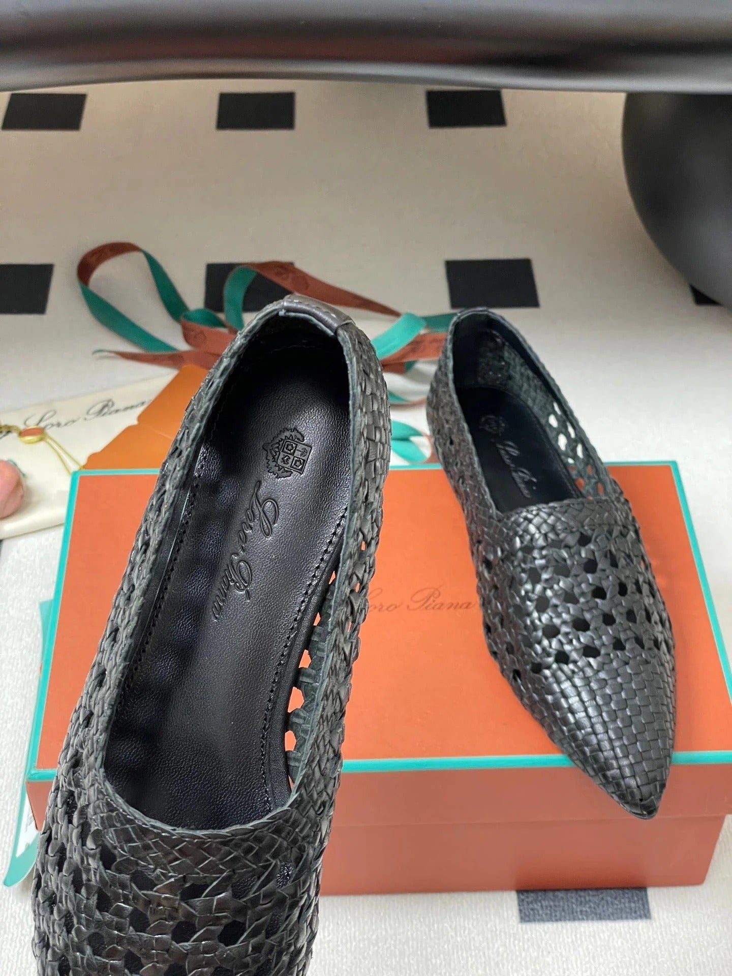 LP POINTED-TOE BALLET FLATS 25S IN BLACK LAMBSKIN