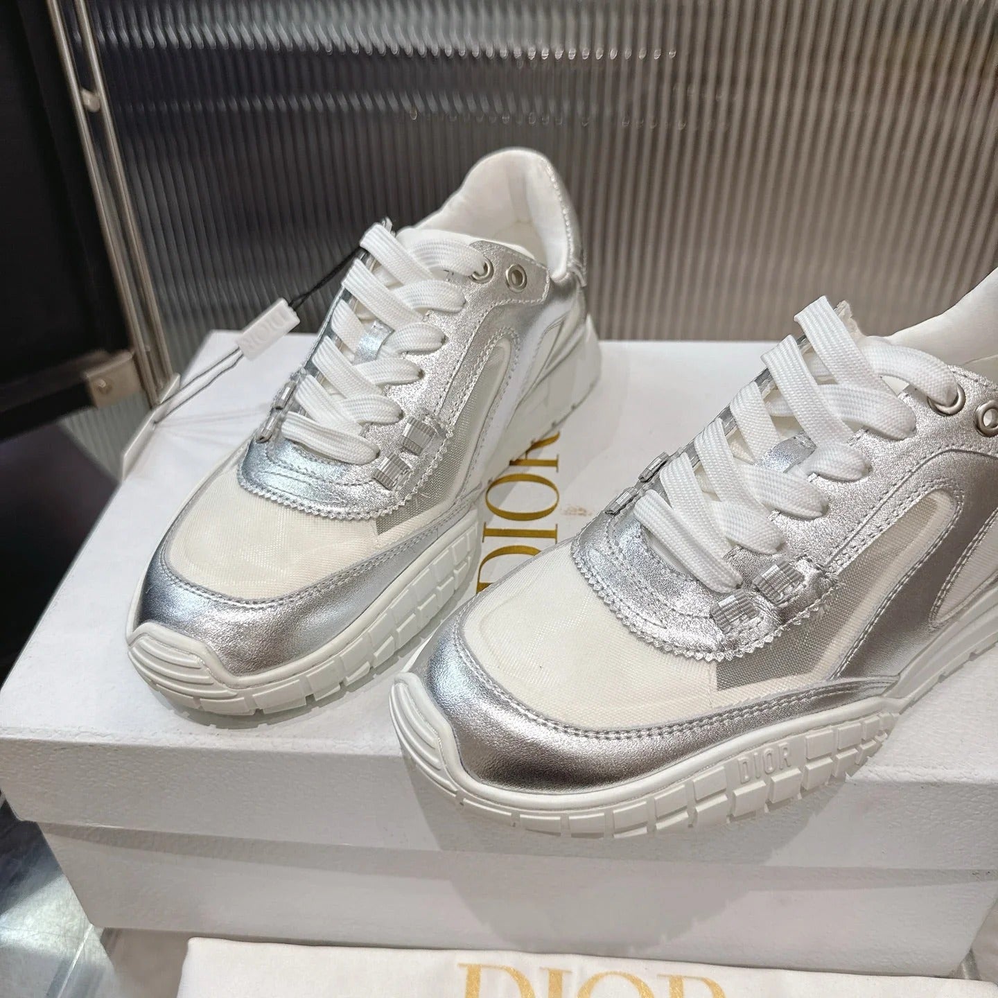 CD 26s Sneakers Silver Metallic White Suede Cowhide 683905