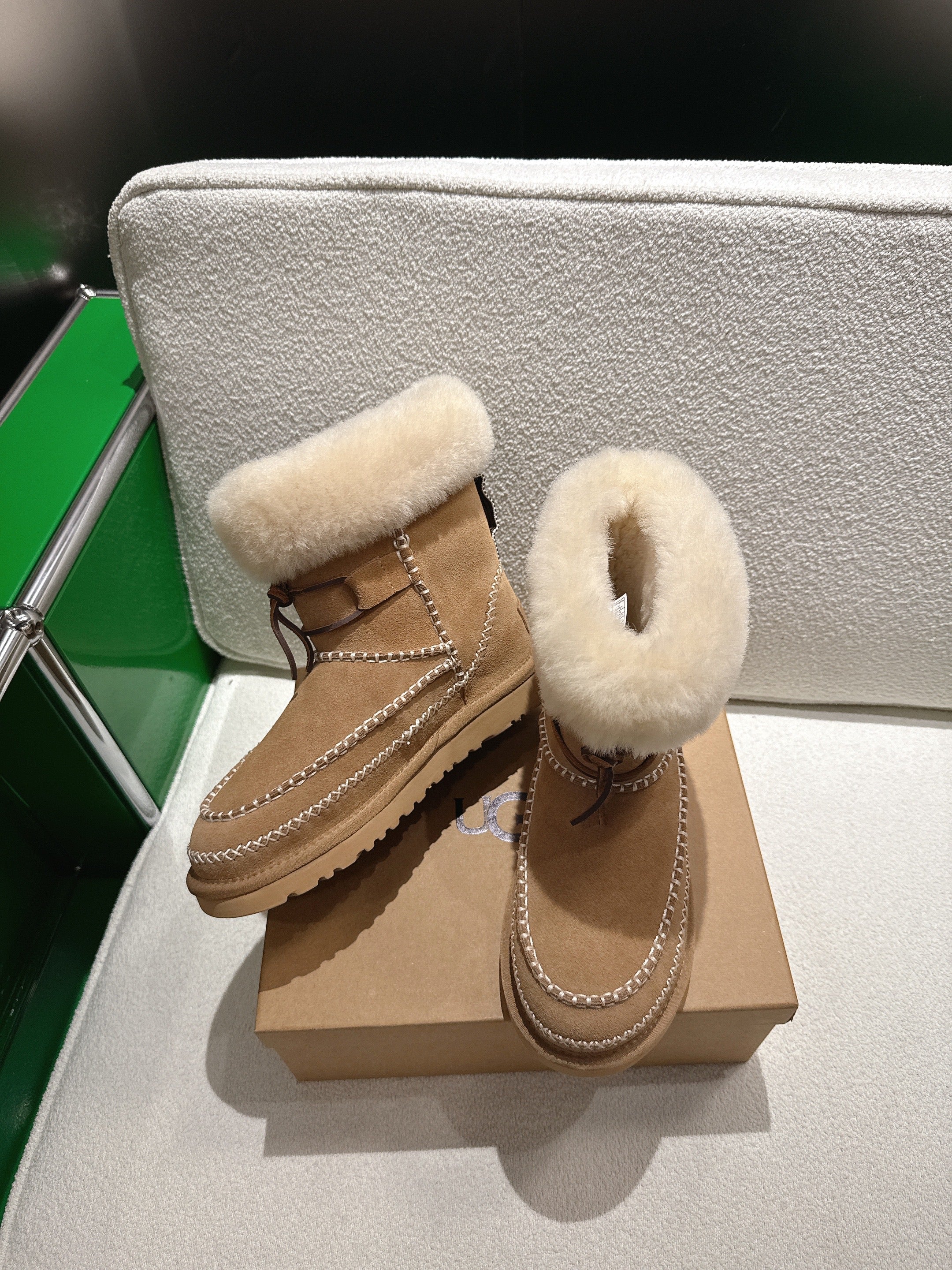 UGG Classic Ultra Mini Alpine Caramel Boots Brown White Wool Suede 507683