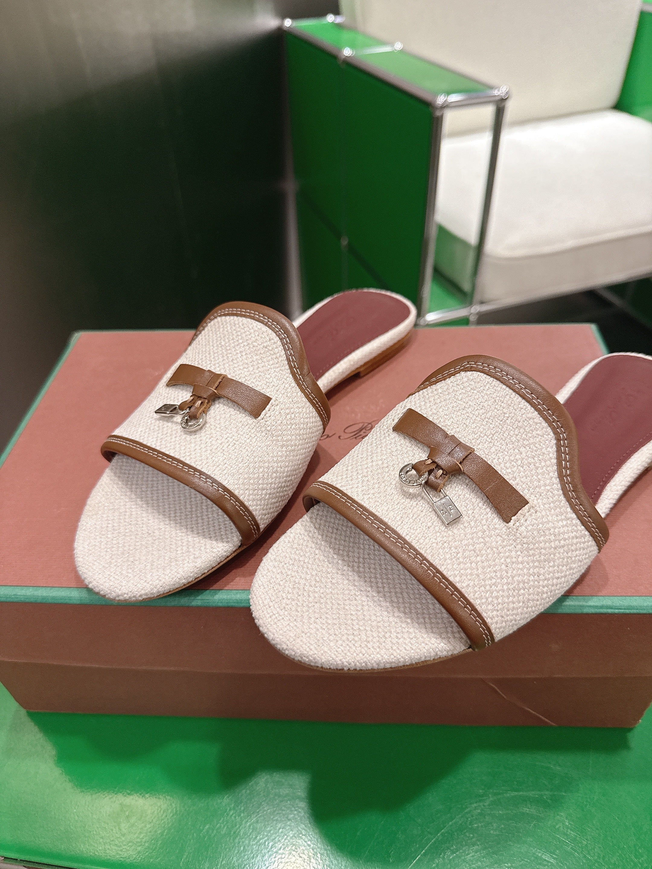 LP Summer Charm Slipper Beige Sheep Fabric 632136