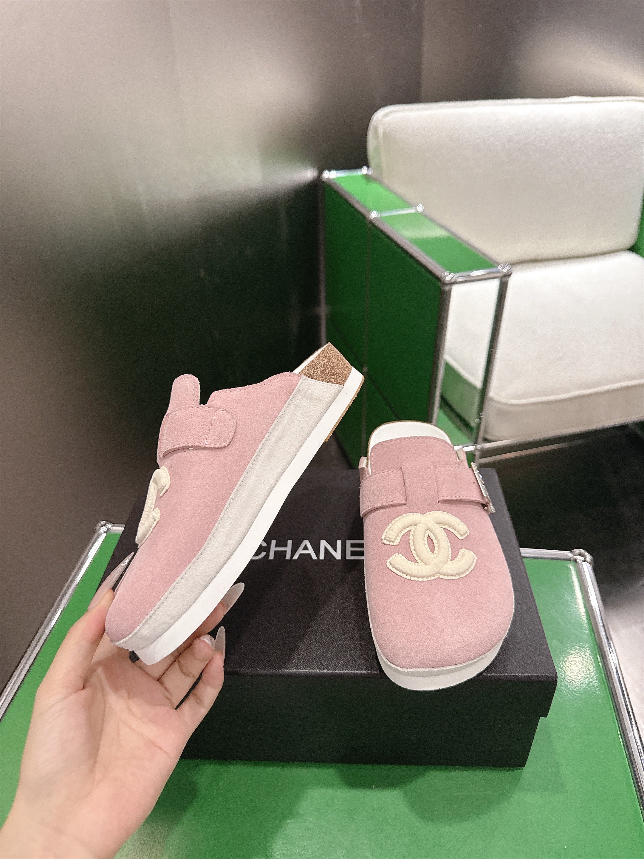 CC Logo Slip-On Mules Pink Suede 960363