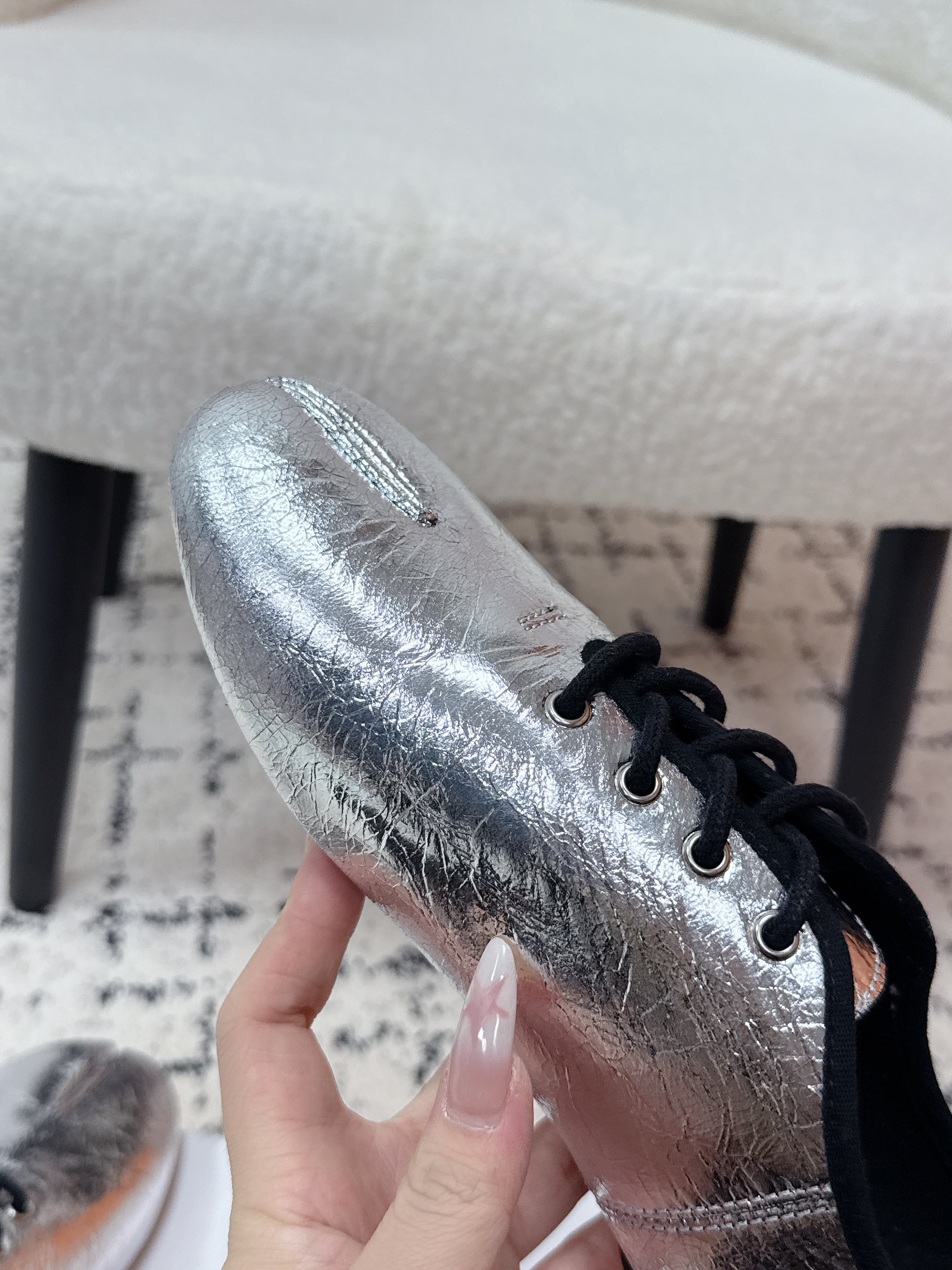 MM Tabi 6-Point Toe Lace-up Shoes Sliver Metalic Calfskin 558425