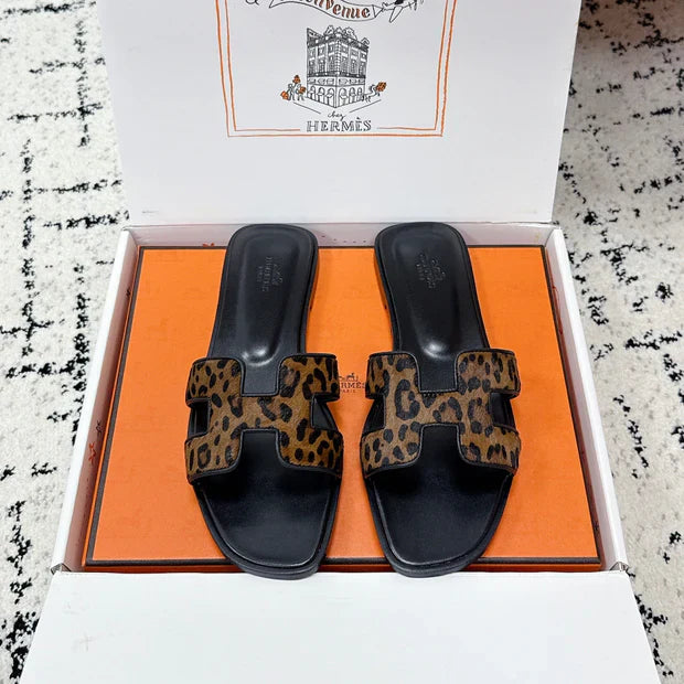 HM 26ss Oran Sandals Brown Black Sheepskin 617219