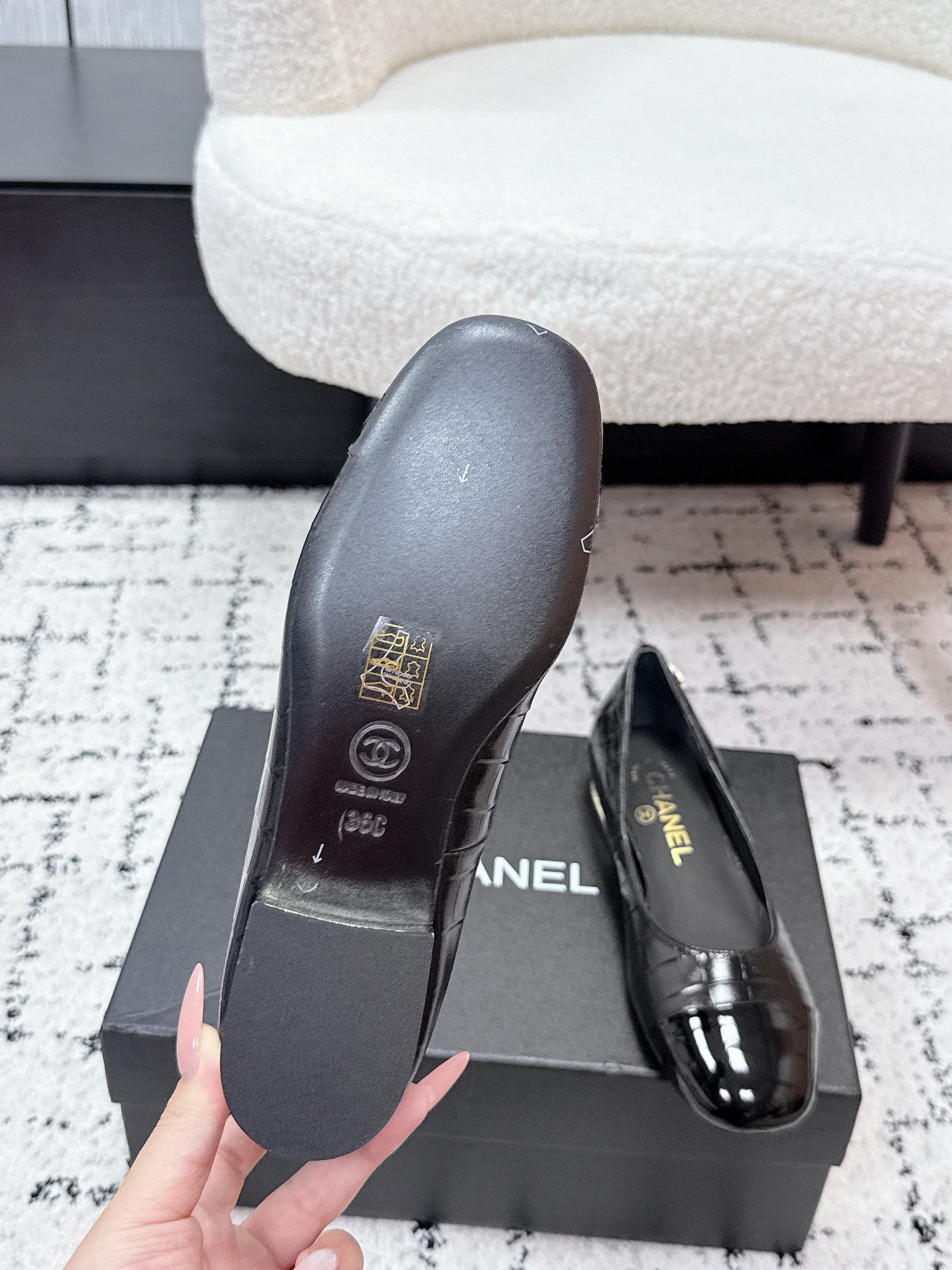 CC SS26 Ballet Flat Black Crocodile Embossed Patent Calfskin 679028