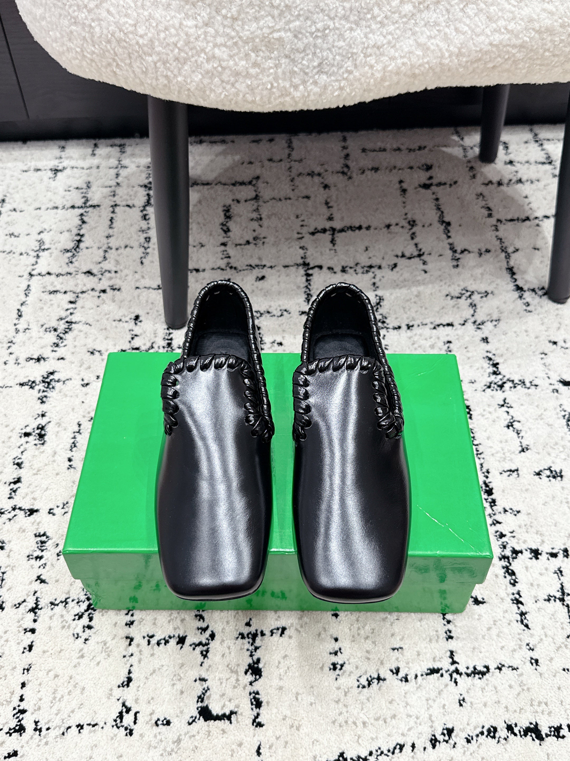 BV Sabato Loafers Flat Black Glossy Leather 769999