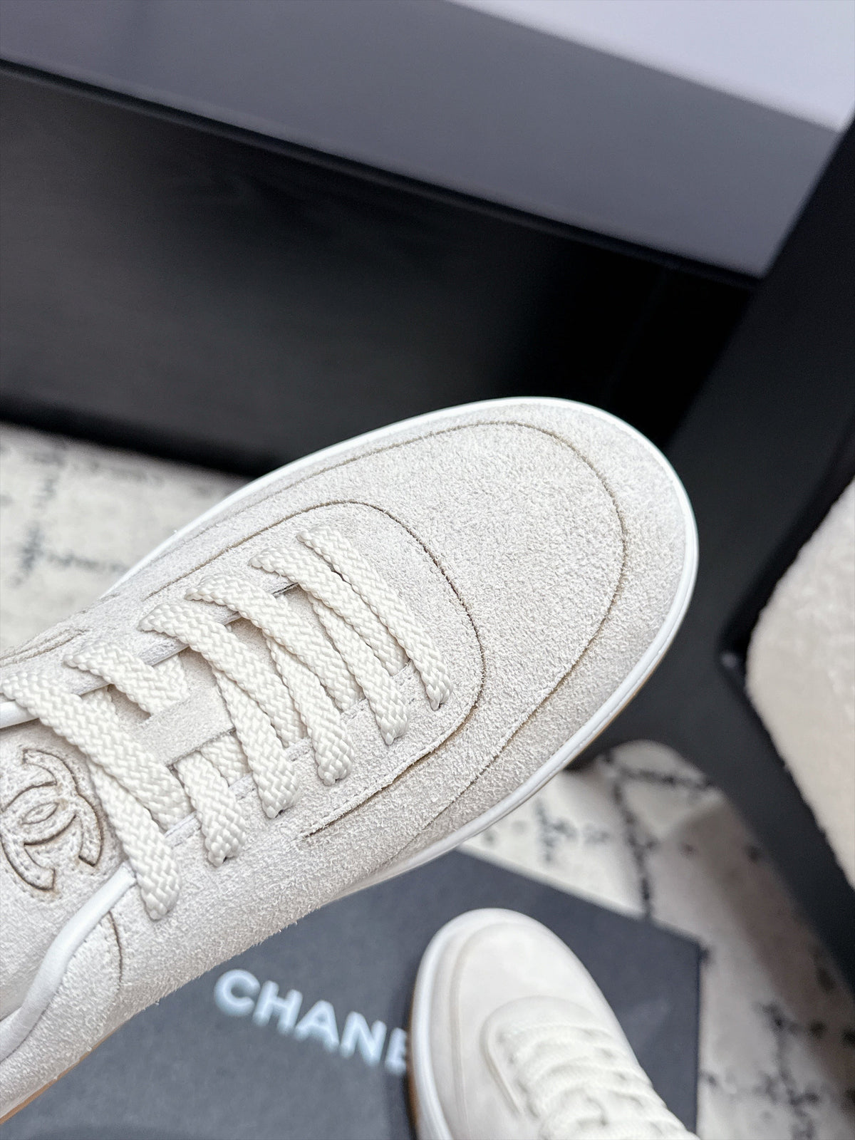 CC 26S Logo Sneakers 3.5cm Off White Suede 109955