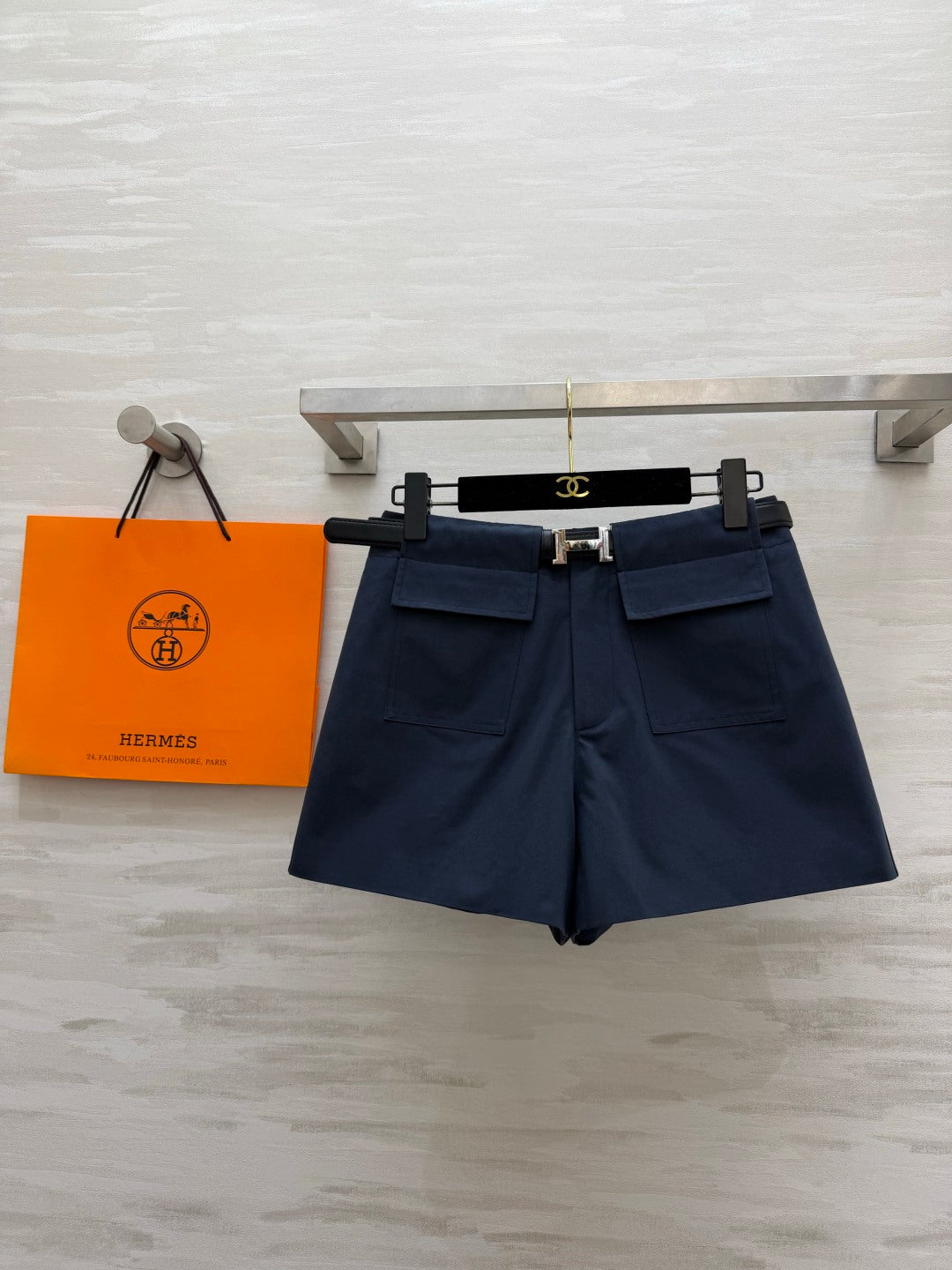 HM 26s Cargo Shorts with H-Buck Metal Belt Dark Blue Cotton 413975