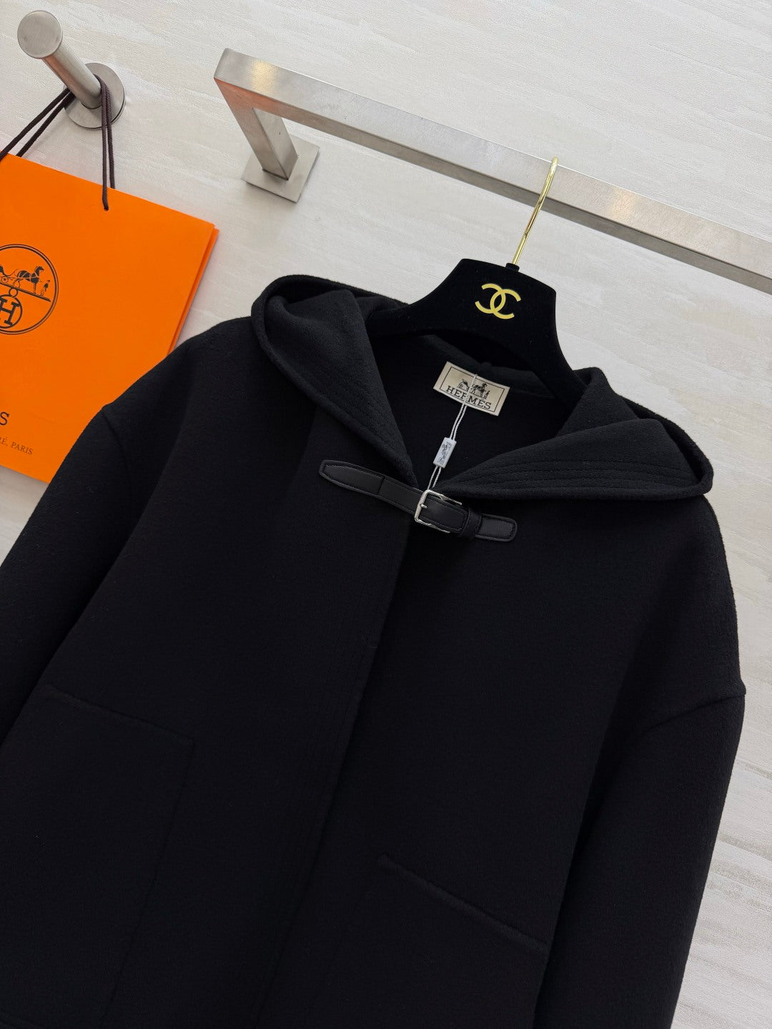HM 26s Albion H Passant Hooded Jacket Black Cashmere 413965