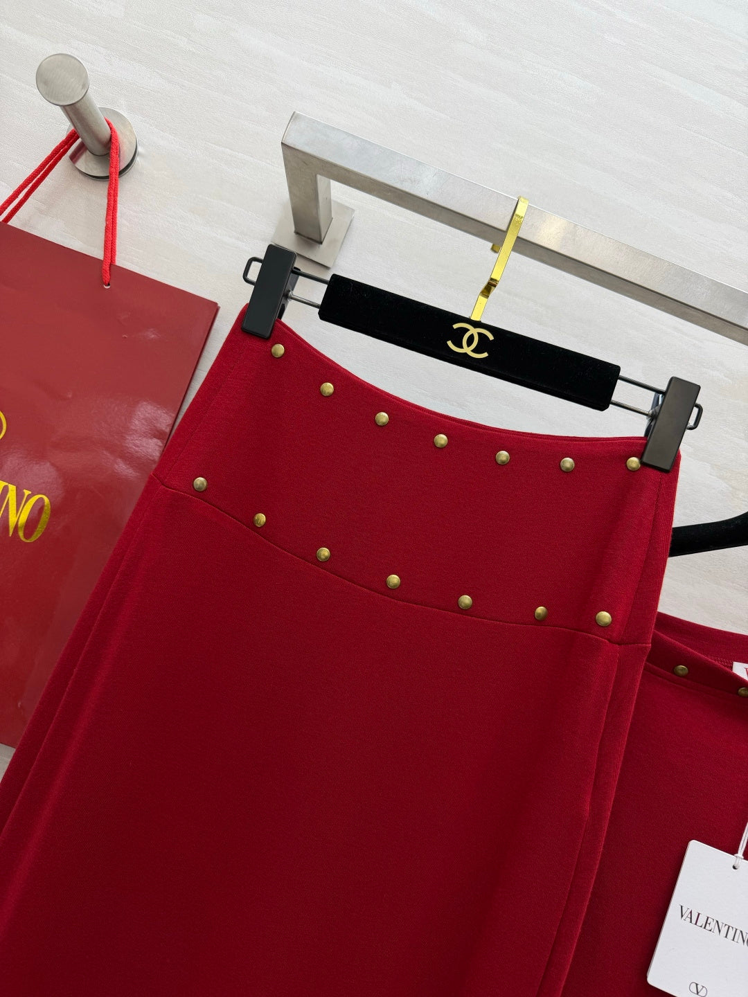 VT 26s Studded Set Shoulder Top Long Skirt Red Cotton 423376