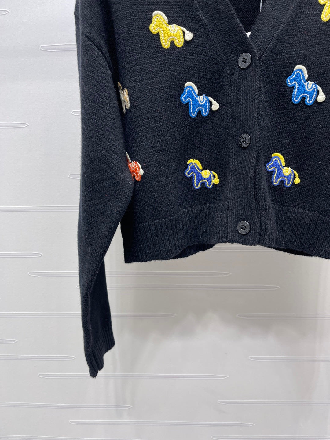 HM 26s Colorful Pony V-neck Cardigan Black Wool 344101