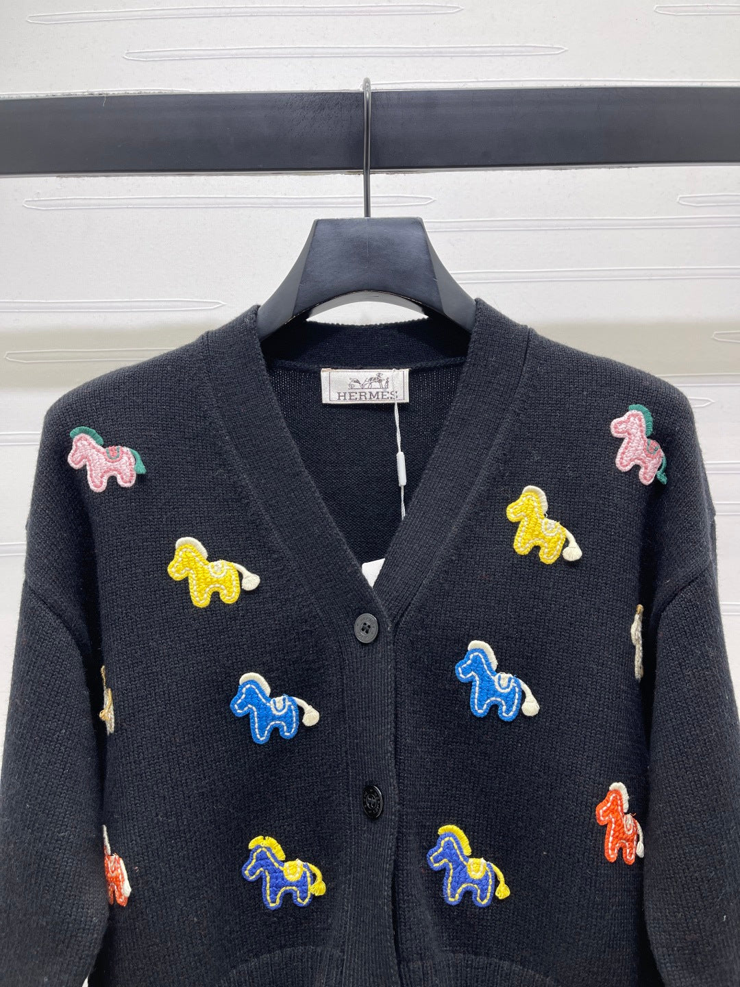 HM 26s Colorful Pony V-neck Cardigan Black Wool 344101