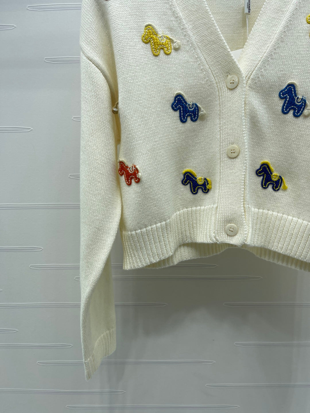 HM 26s Colorful Pony V-neck Cardigan Ivory Wool 344102