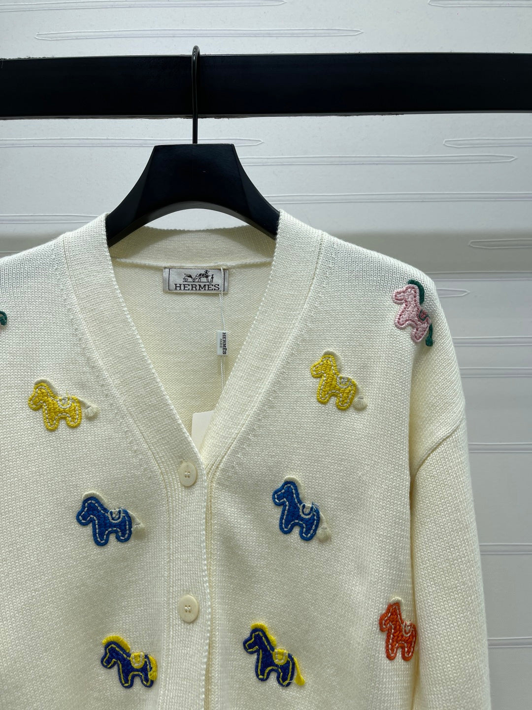 HM 26s Colorful Pony V-neck Cardigan Ivory Wool 344102