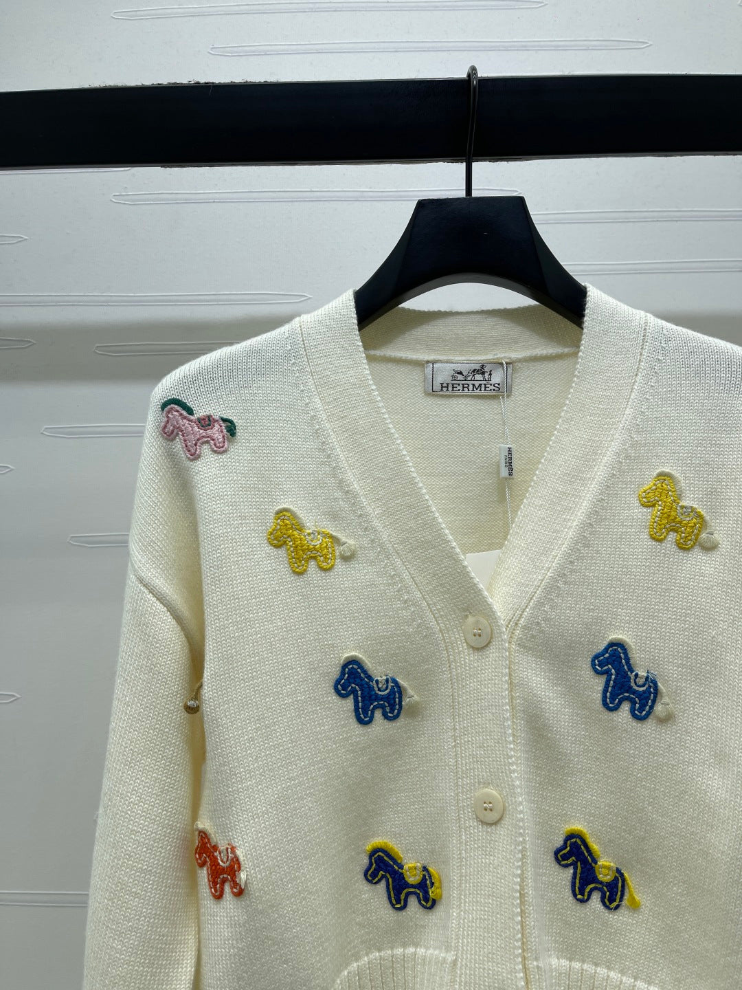 HM 26s Colorful Pony V-neck Cardigan Ivory Wool 344102