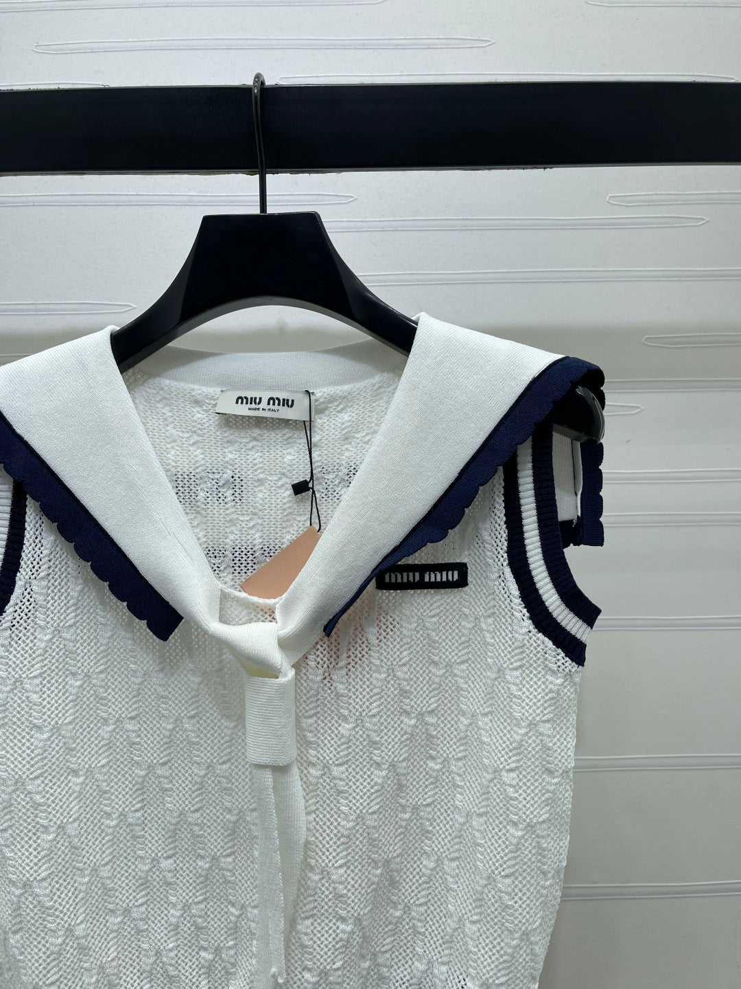 Miu Shawl Tie-Wear Knitted Vest White Black Wool 382102
