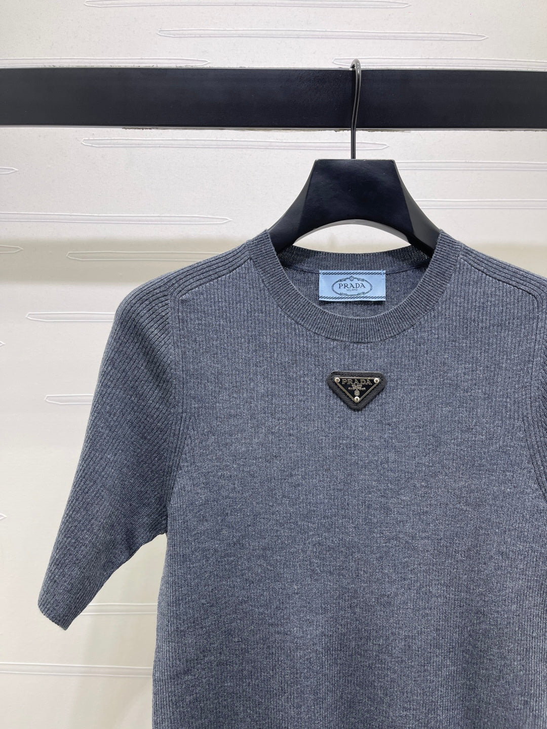 Prada 26s Round Neck Slim Fit Knit Short-Sleeve Top Light Grey Wool 421996