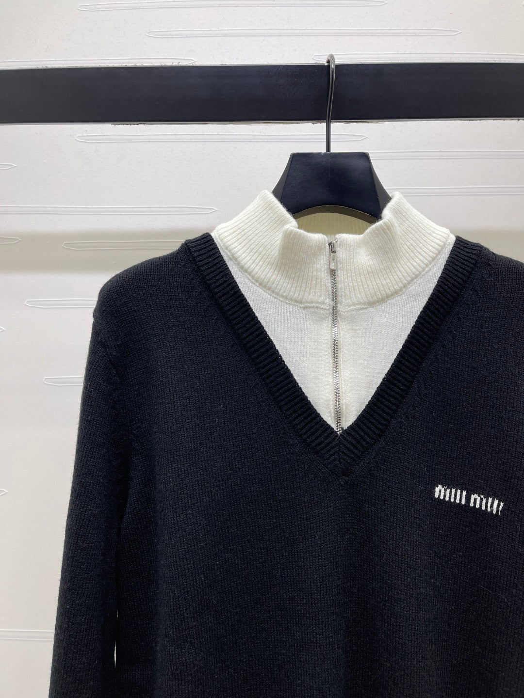 Miu 26s Color-Blocked Faux Two-Piece Turtleneck Long-Sleeved Top White Dark Blue Wool 423859
