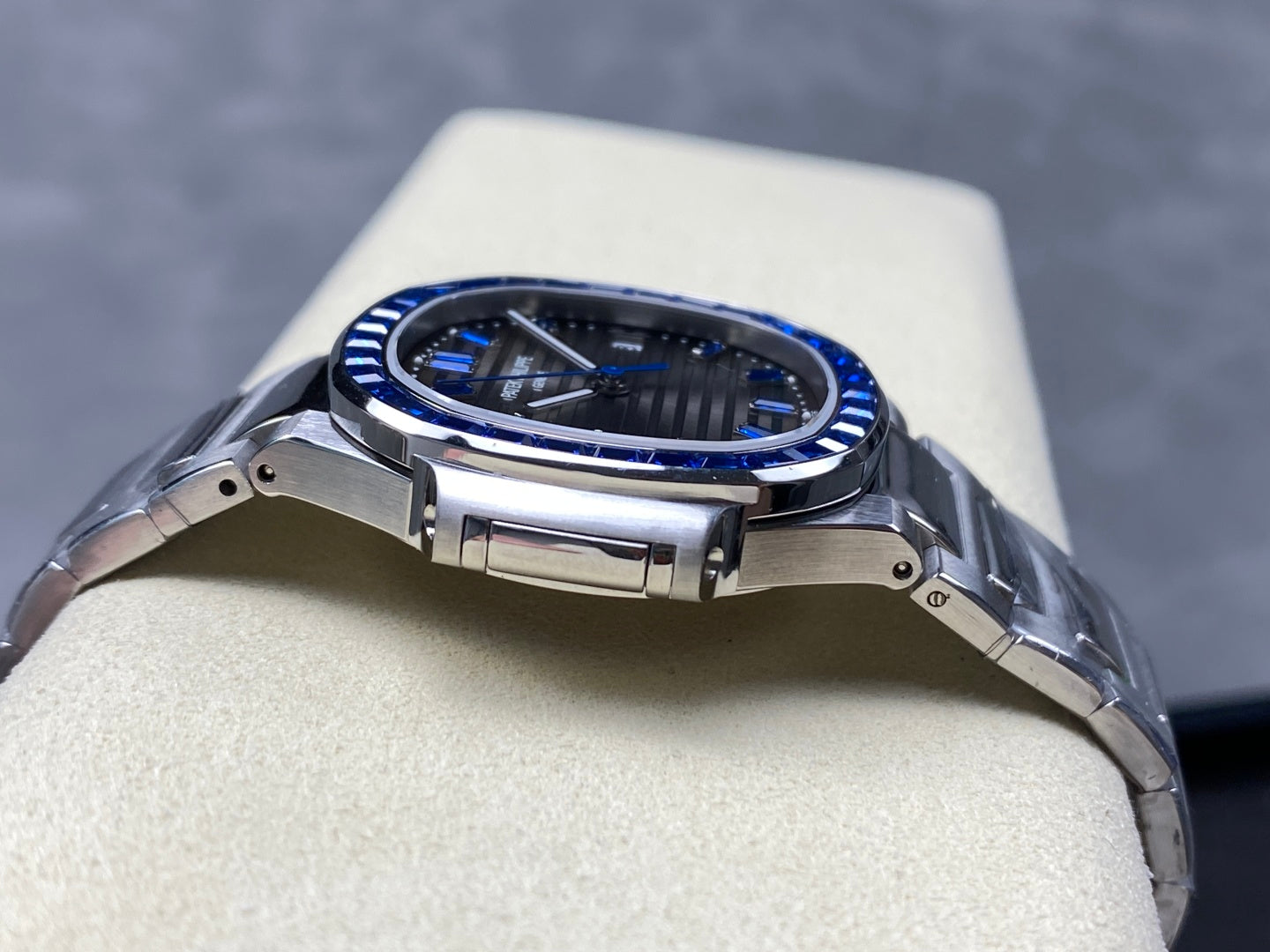 PATEK Nautilus 35.2mm Silver Black Dial