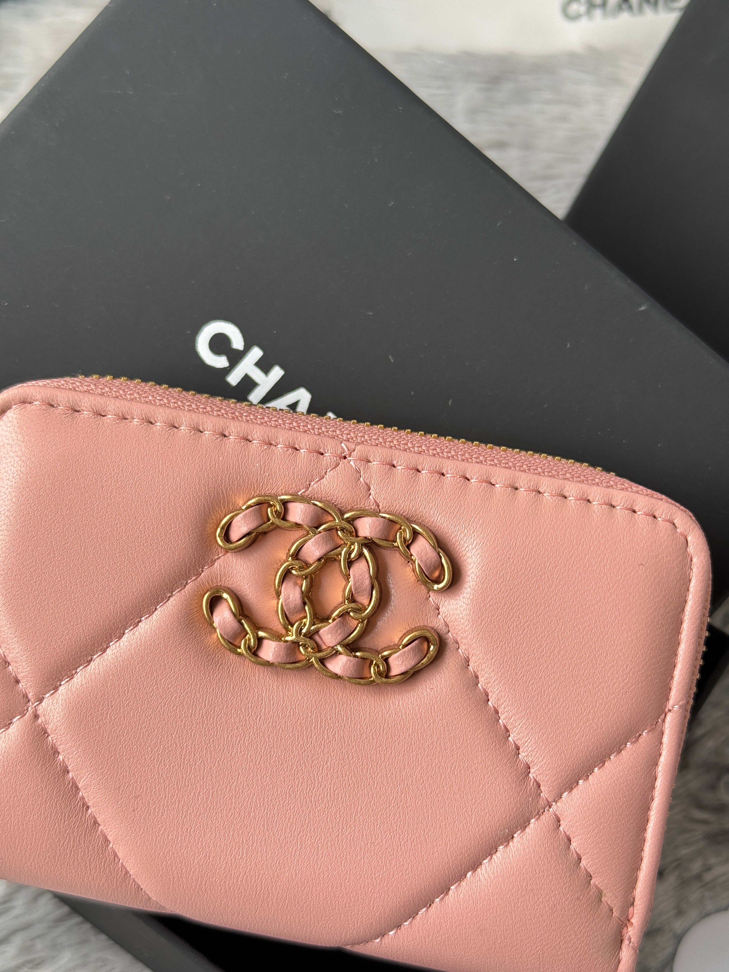 CC 19 Quilted Zipper Coin Purse Pink Gold-Tone Sheepskin 242796