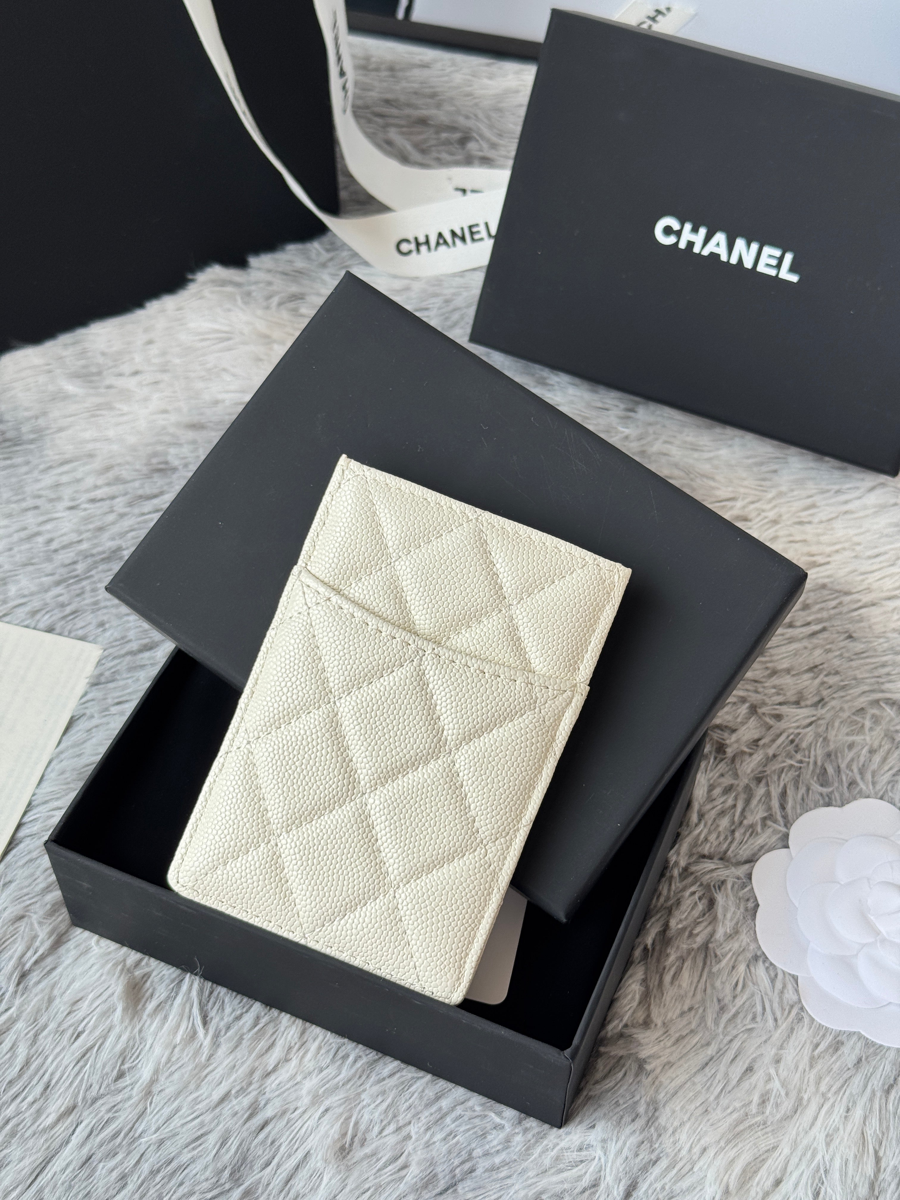 CC Carld Holder White Grain Calfskin 242688