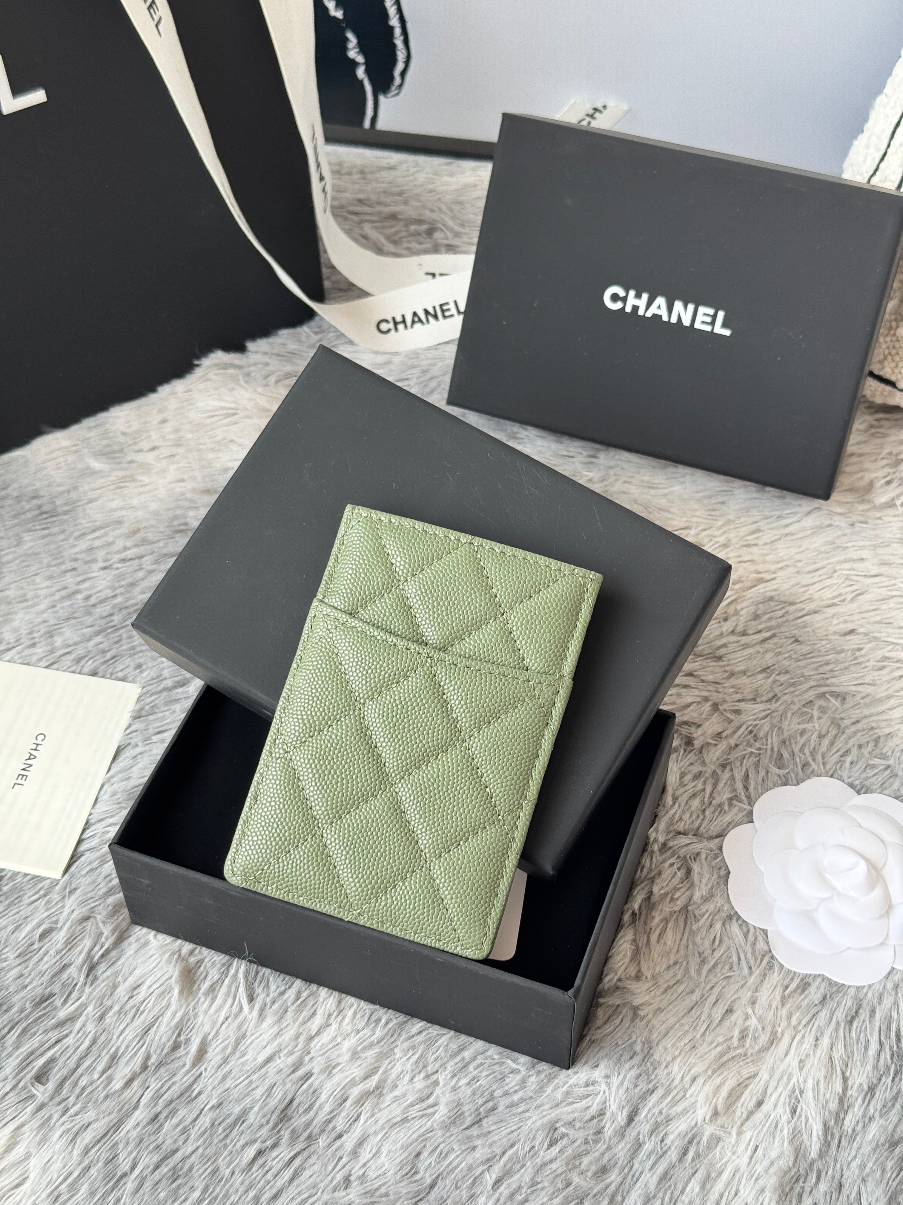 CC Carld Holder Olive Green Grain Calfskin 242696