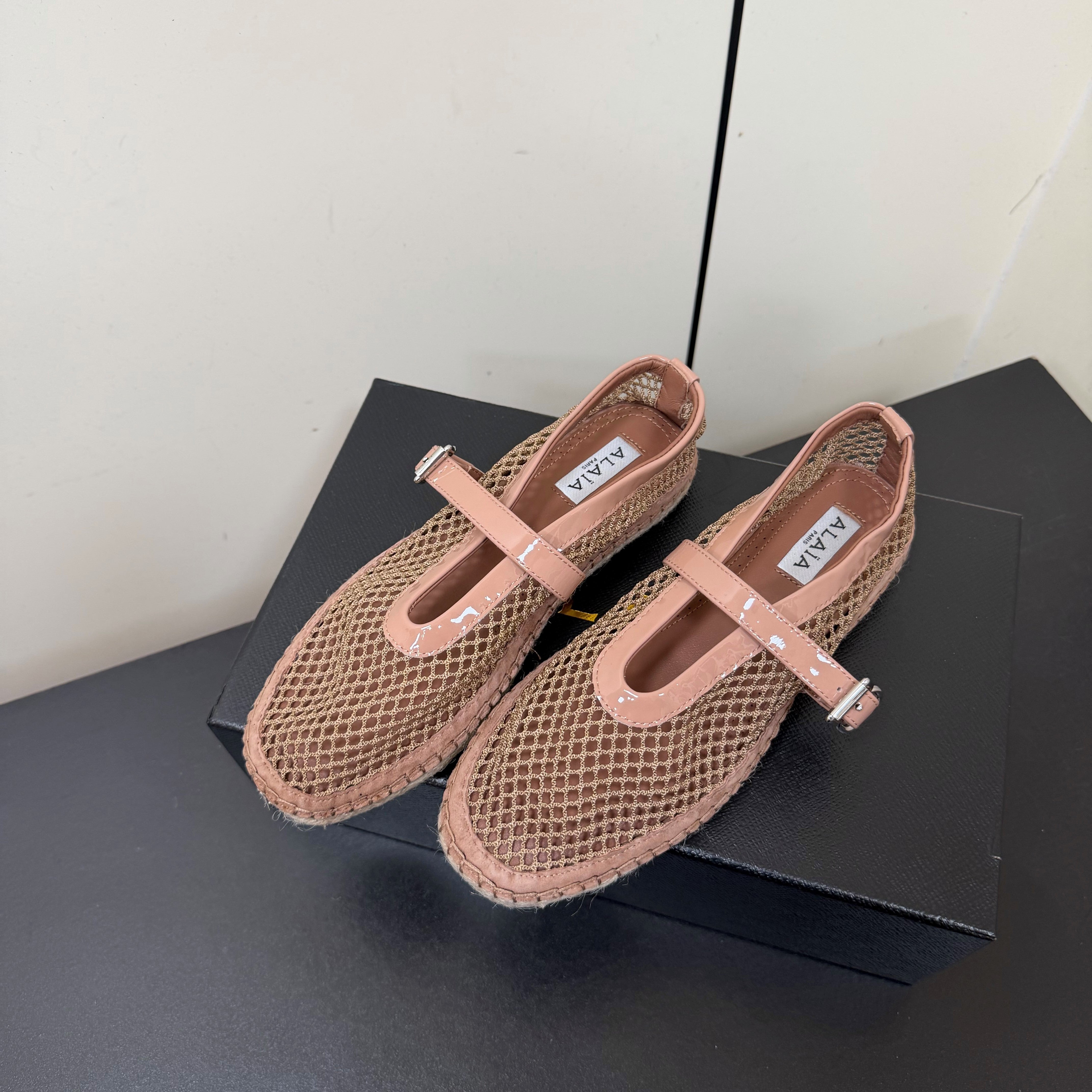 Alaia 26s Espadrilles Light Brown Patent Leather Mesh 984734