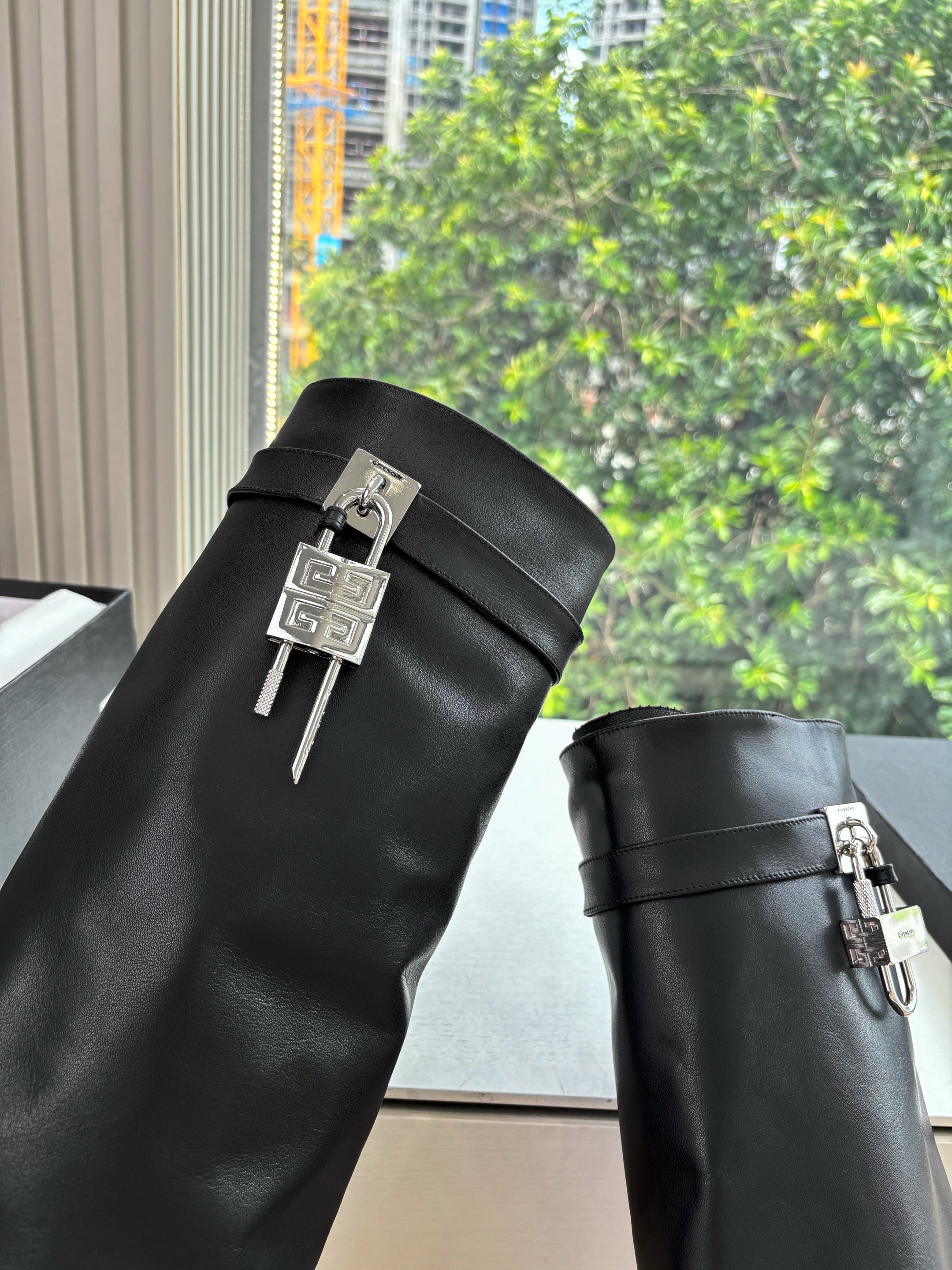 Givenchy FW25 Shark-Lock Knee-High Boots Black Cowhide Sliver HW 507189