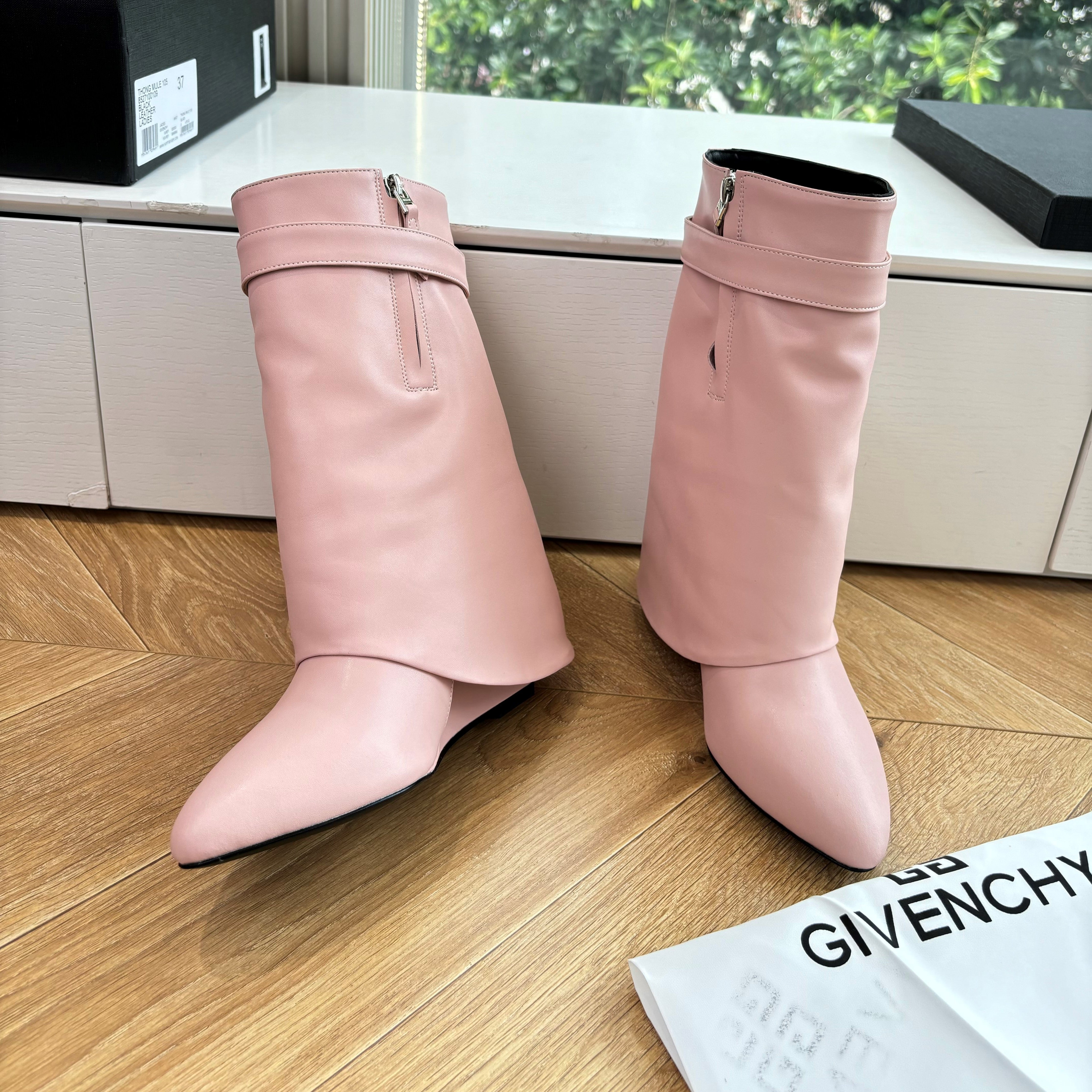 Givenchy FW25 Shark-Lock Ankel Boots Pink Cowhide Sliver HW 507186