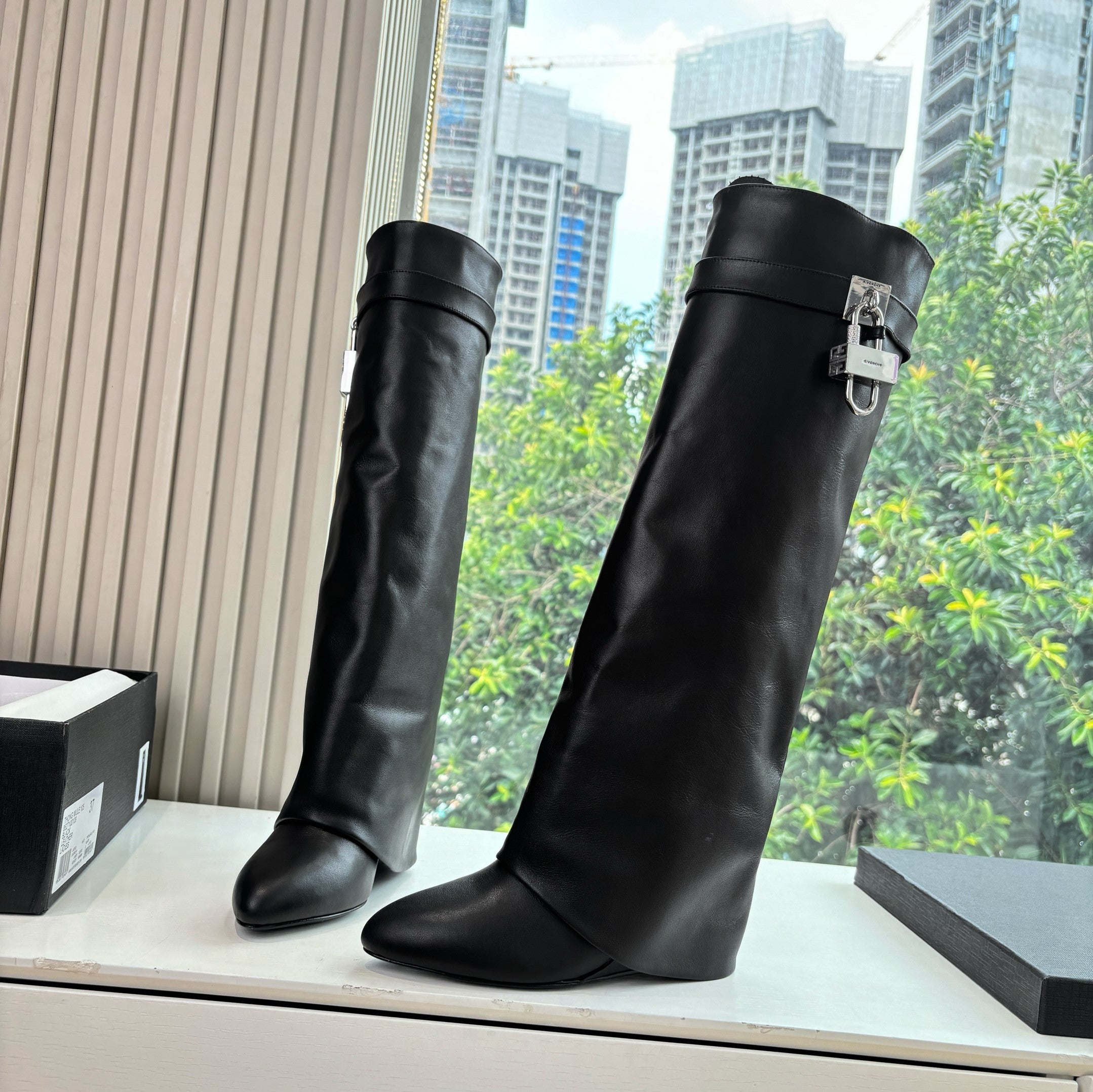 Givenchy FW25 Shark-Lock Knee-High Boots Black Cowhide Sliver HW 507189