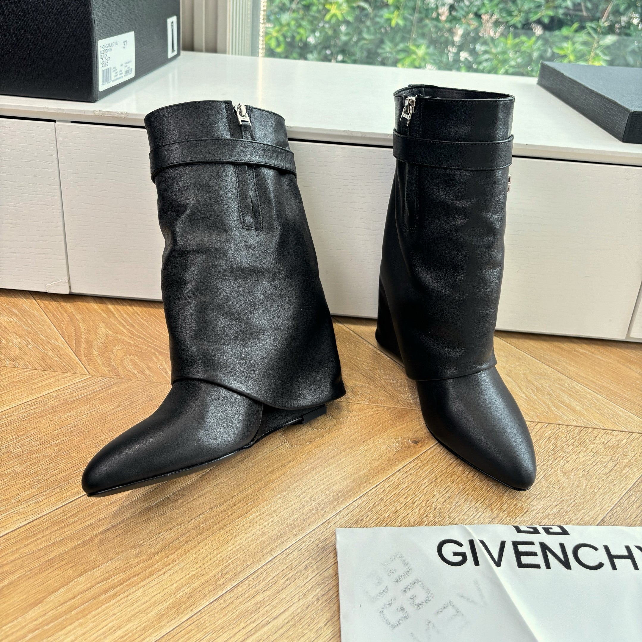 Givenchy FW25 Shark-Lock Ankel Boots Black Cowhide Sliver HW 507185