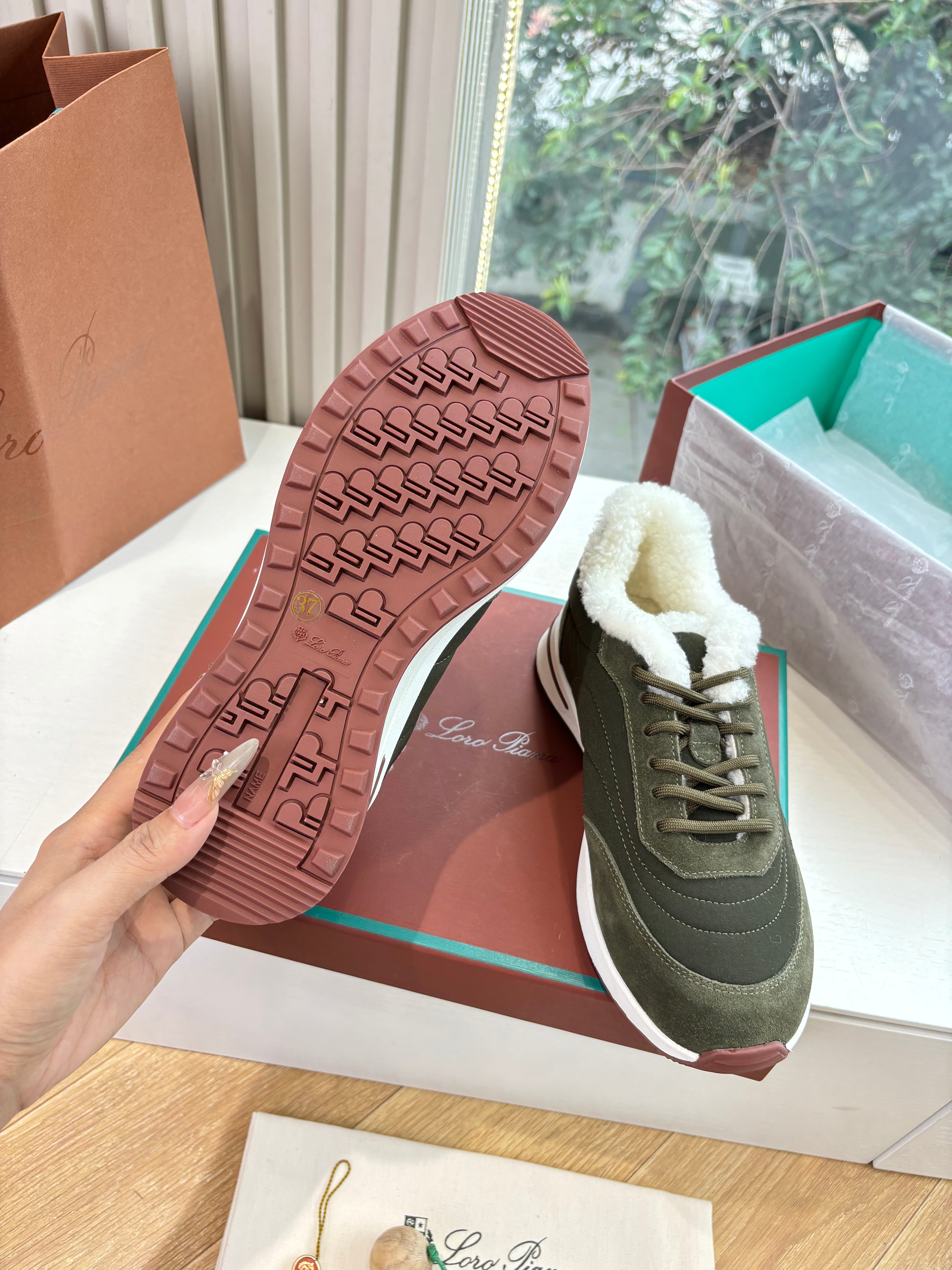 LP Weekend Walk Sneaker Olive Green Fur Suede 549514