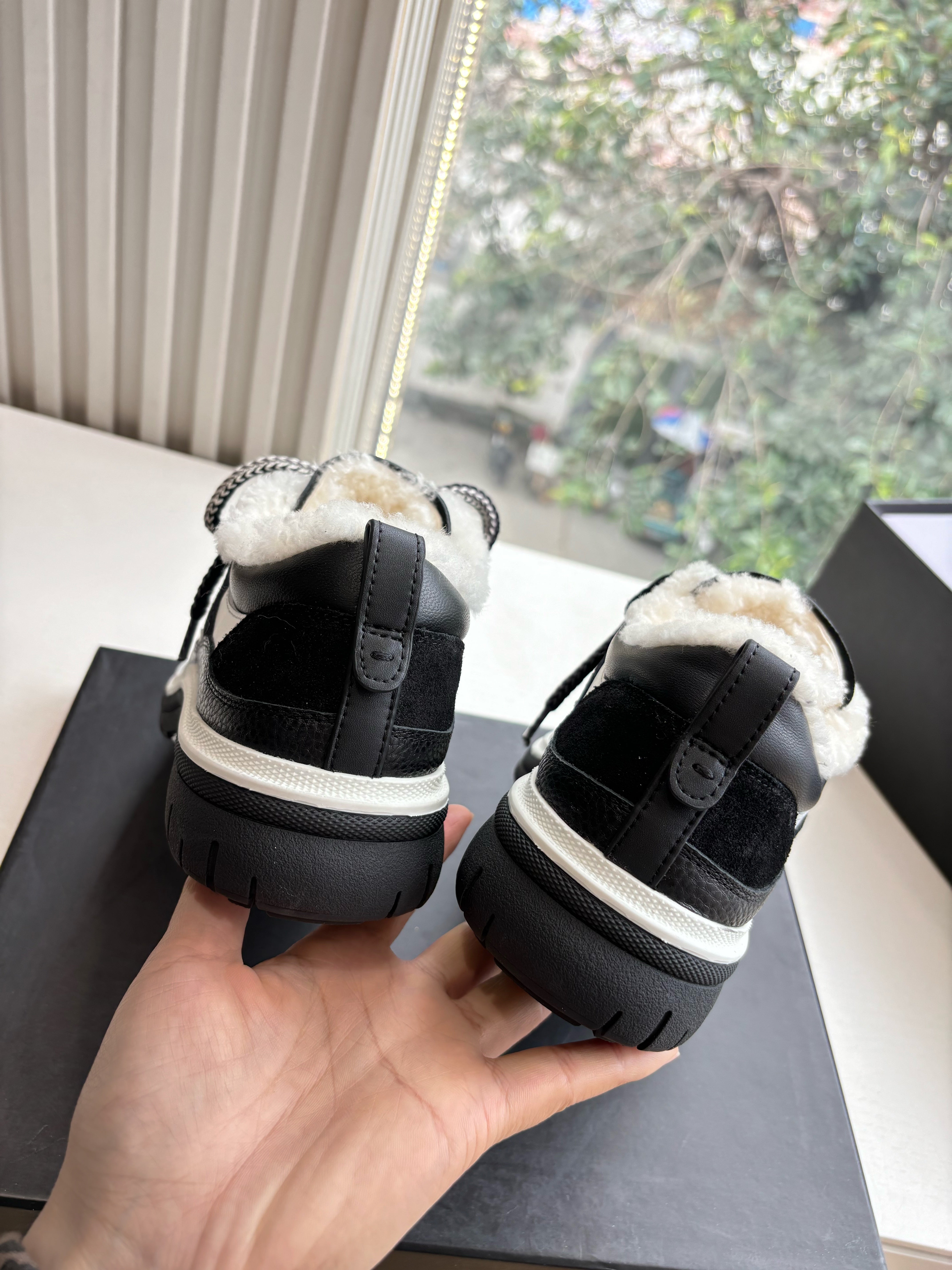 CC Casual Shoes Women's Low Top Black White Suede Cowhide Fur 548855