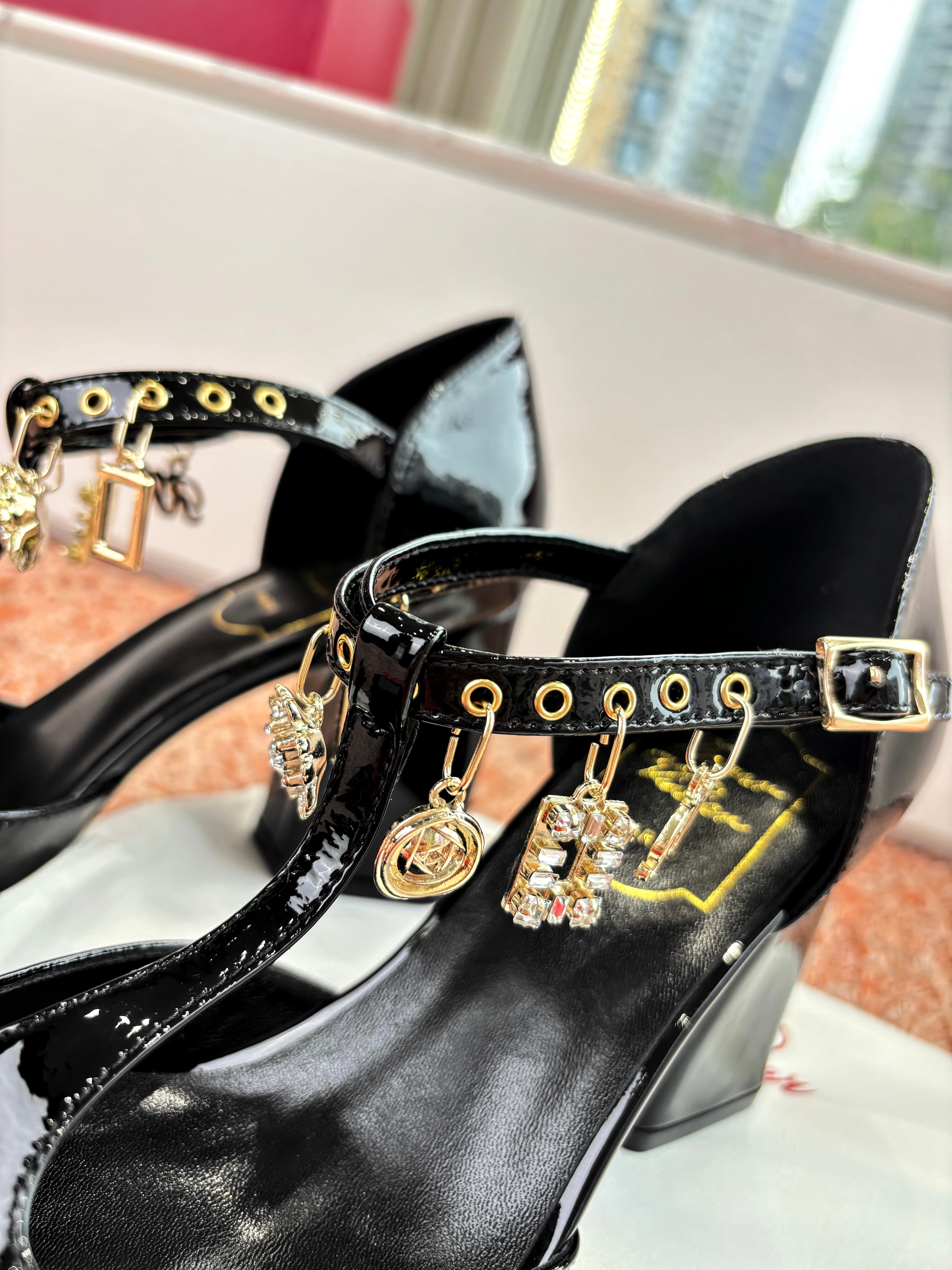 Roger Vivier 2025 Belle Vivier Buckled Pump Black Patent Leather