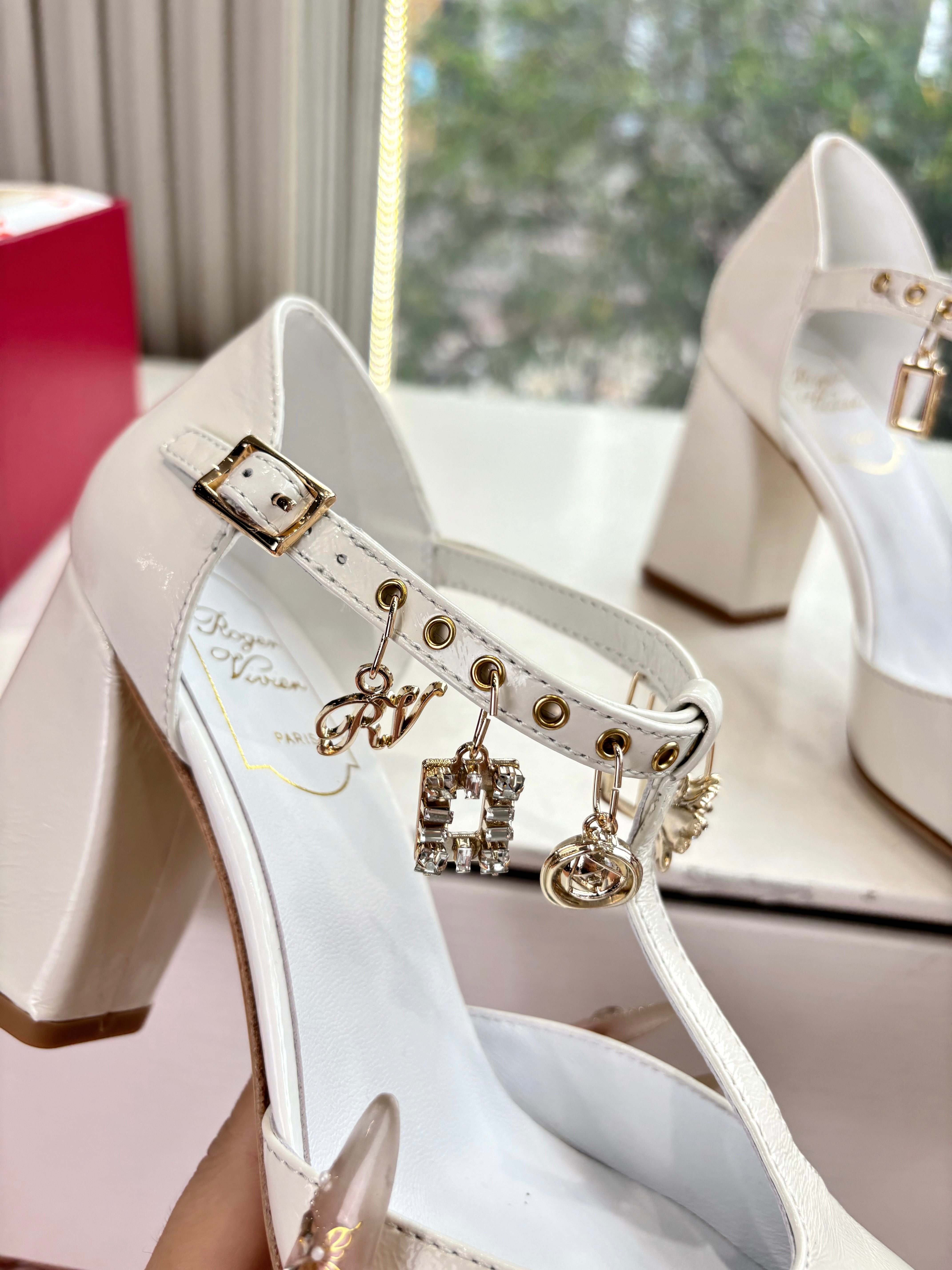 Très Vivier Mary Jane Pumps 8.5 cm White Patent Leather