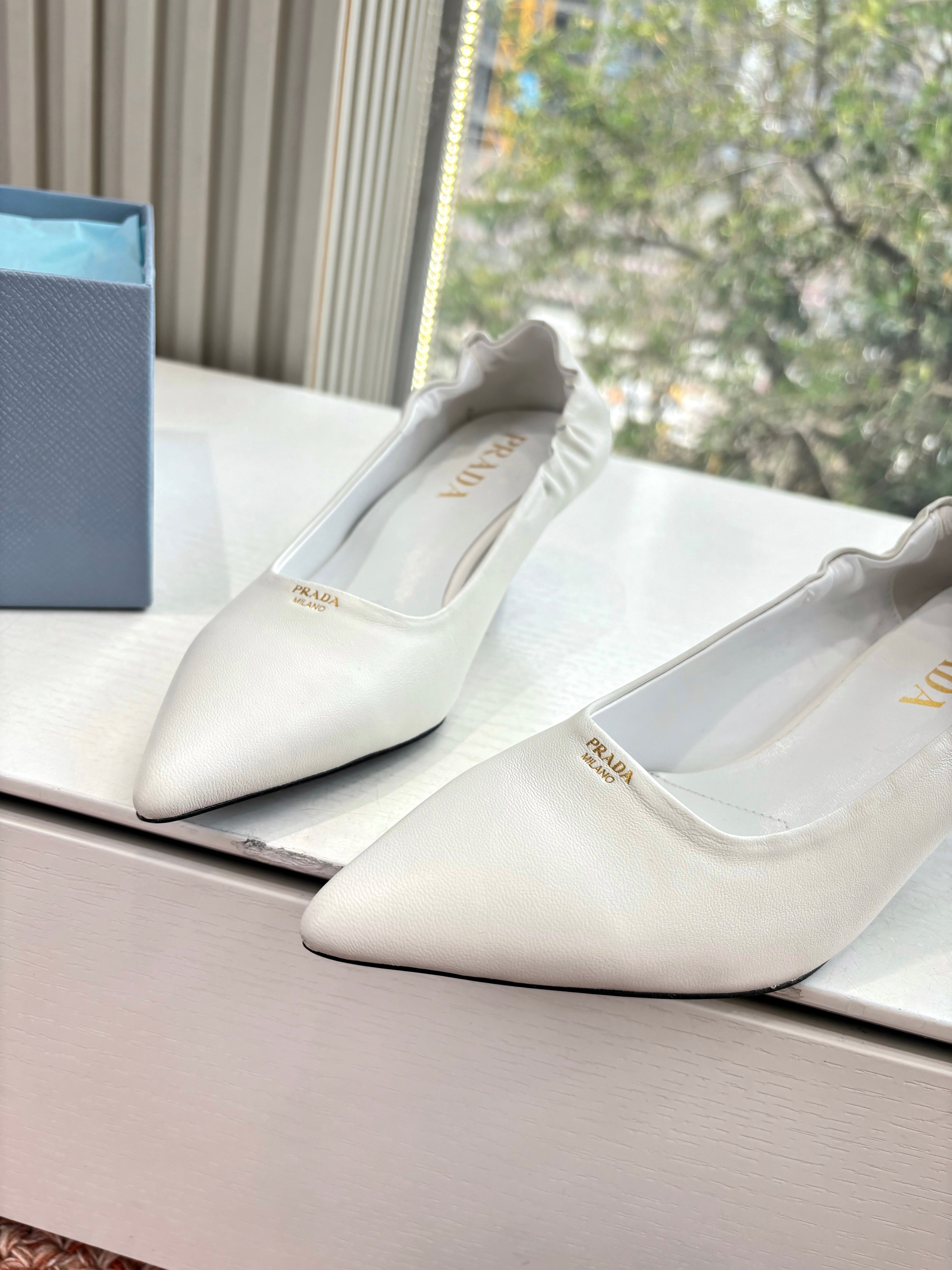 Prada Pointed-Toe Pumps White Leather 604170