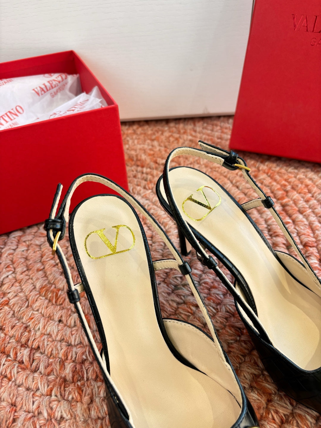 VLogo Signature Slingback 80mm Black Embossed Sheepskin 702211