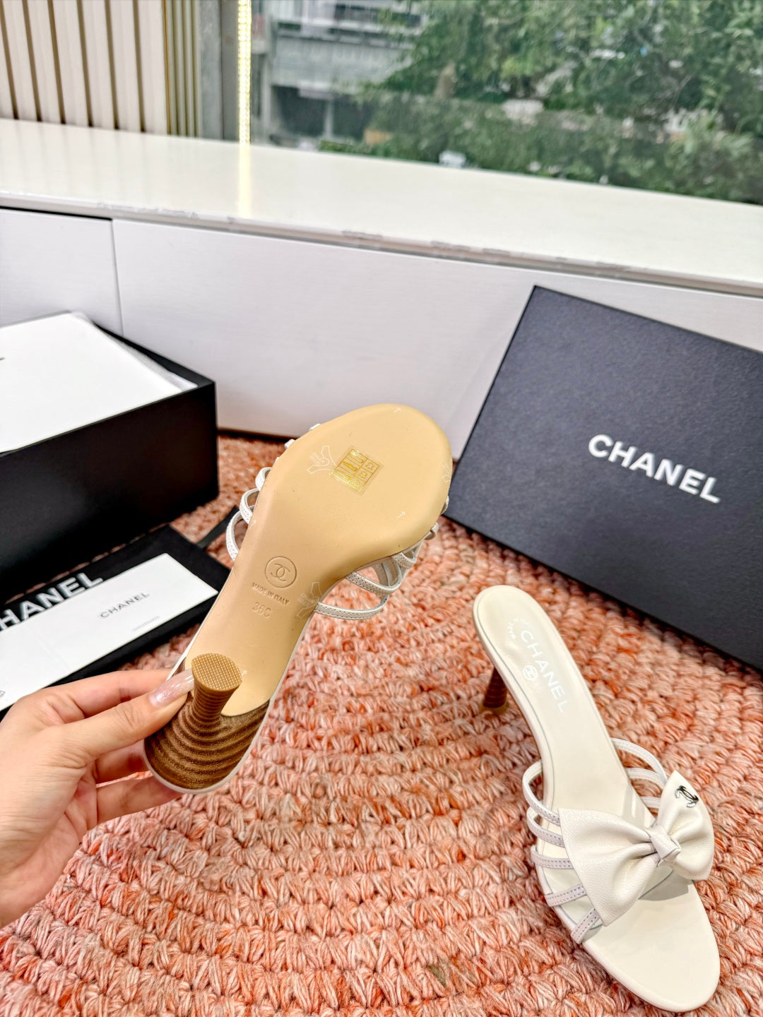 CC 26s Bow Heels Mules White Sheepskin 703670