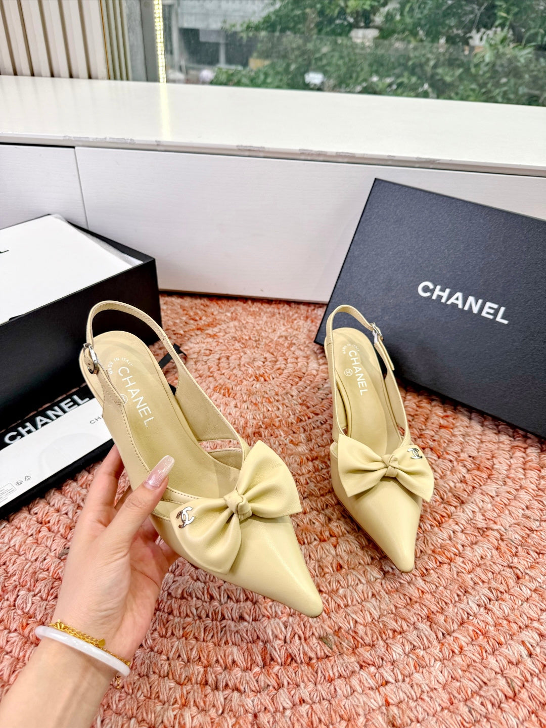 CC 26s Bow Heels Slingback Beige Sheepskin 703668