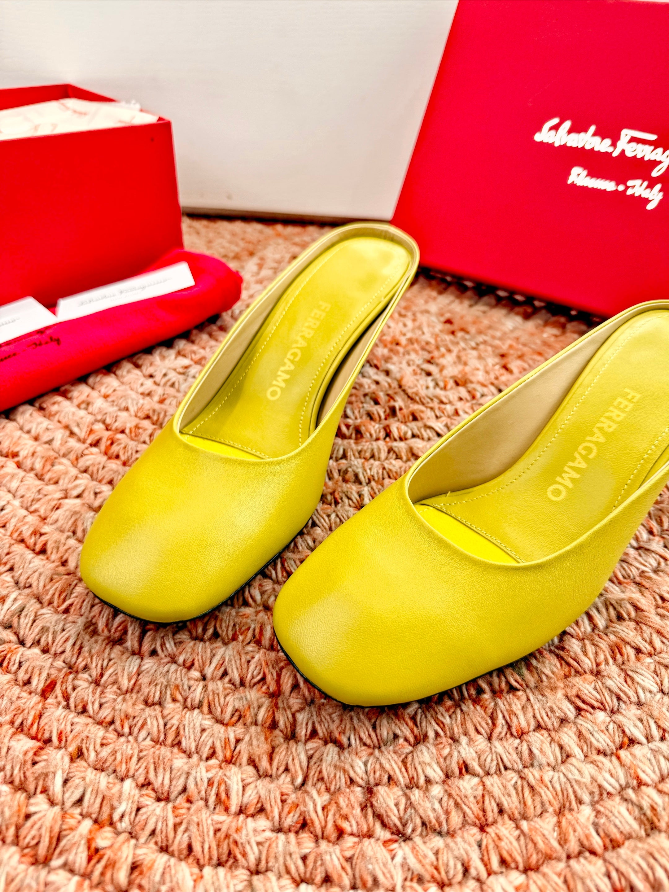 Ferragamo Salvatore Mule Yellow Sheepskin 760451