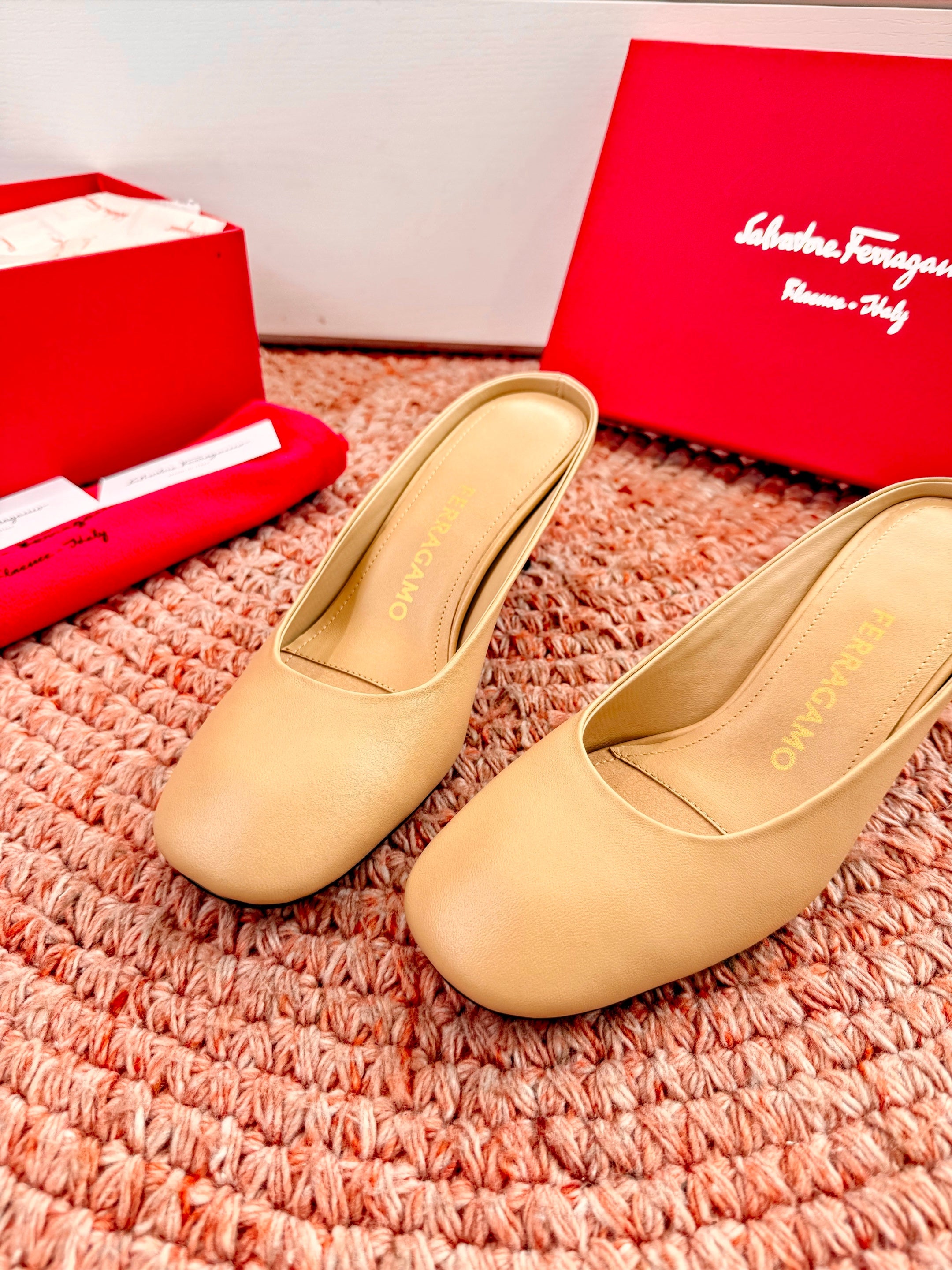 Ferragamo Salvatore Mule Beige Sheepskin 760453