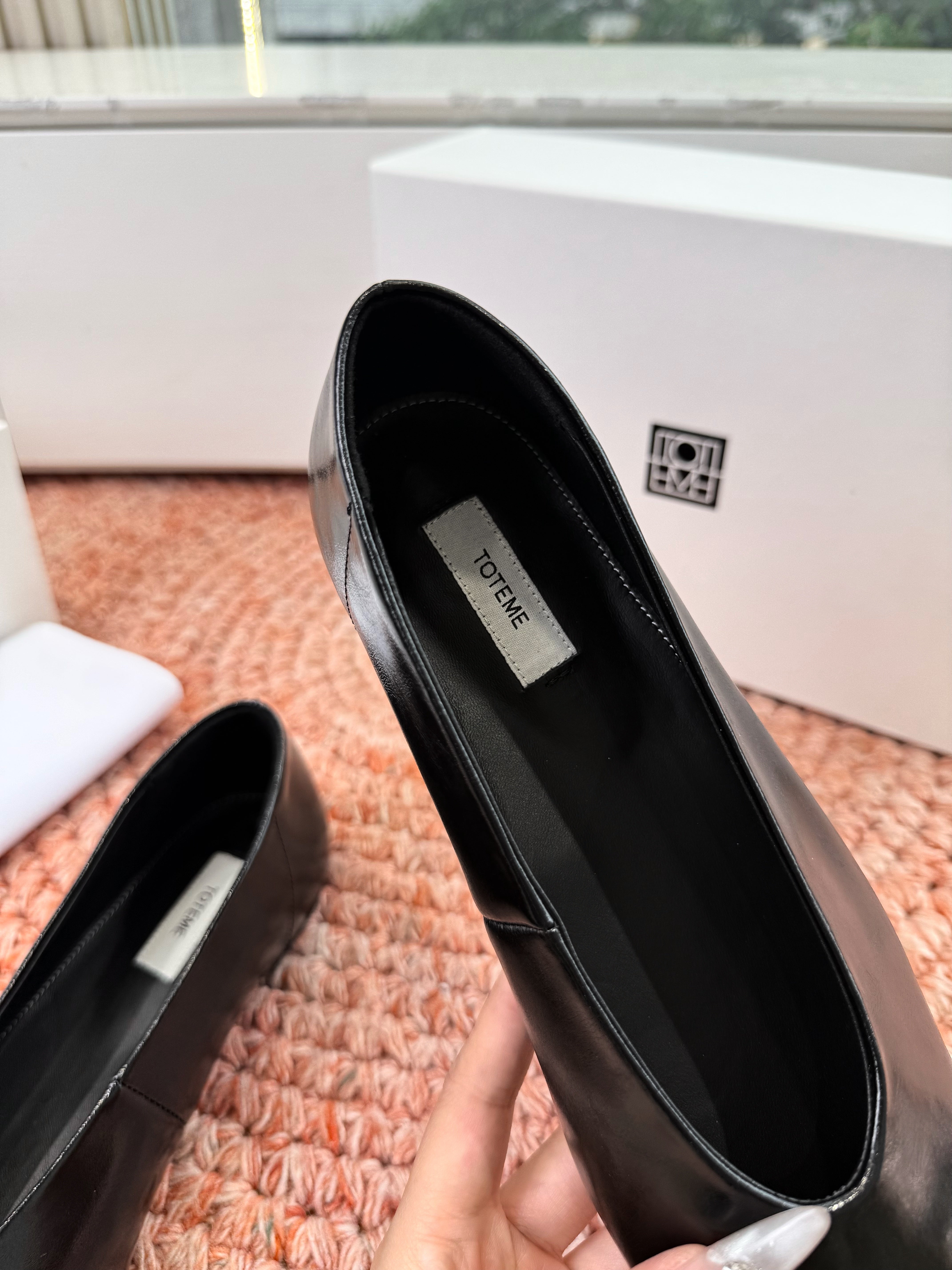 Toteme Ballerinas Black Glossy Leather 760433