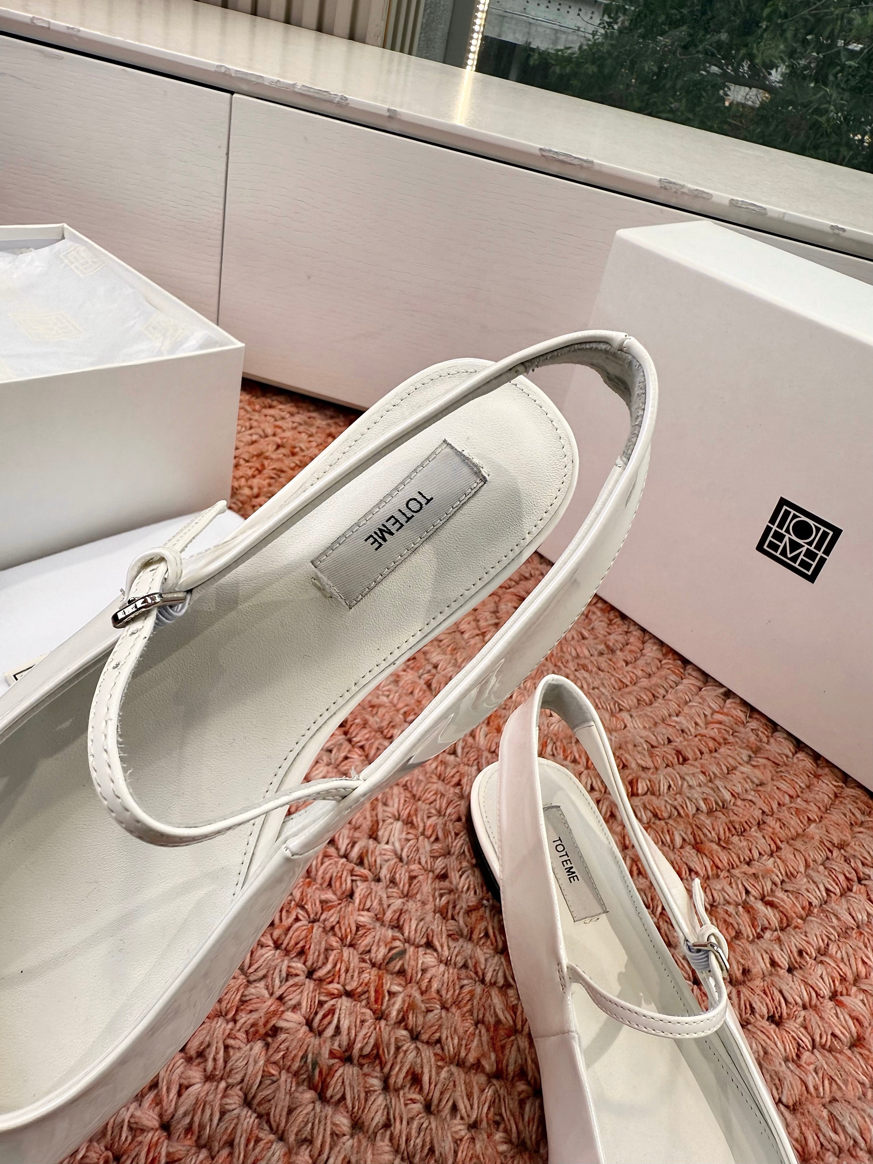 Toteme Mary Jane Slingback Flat White Glossy Leather 760428